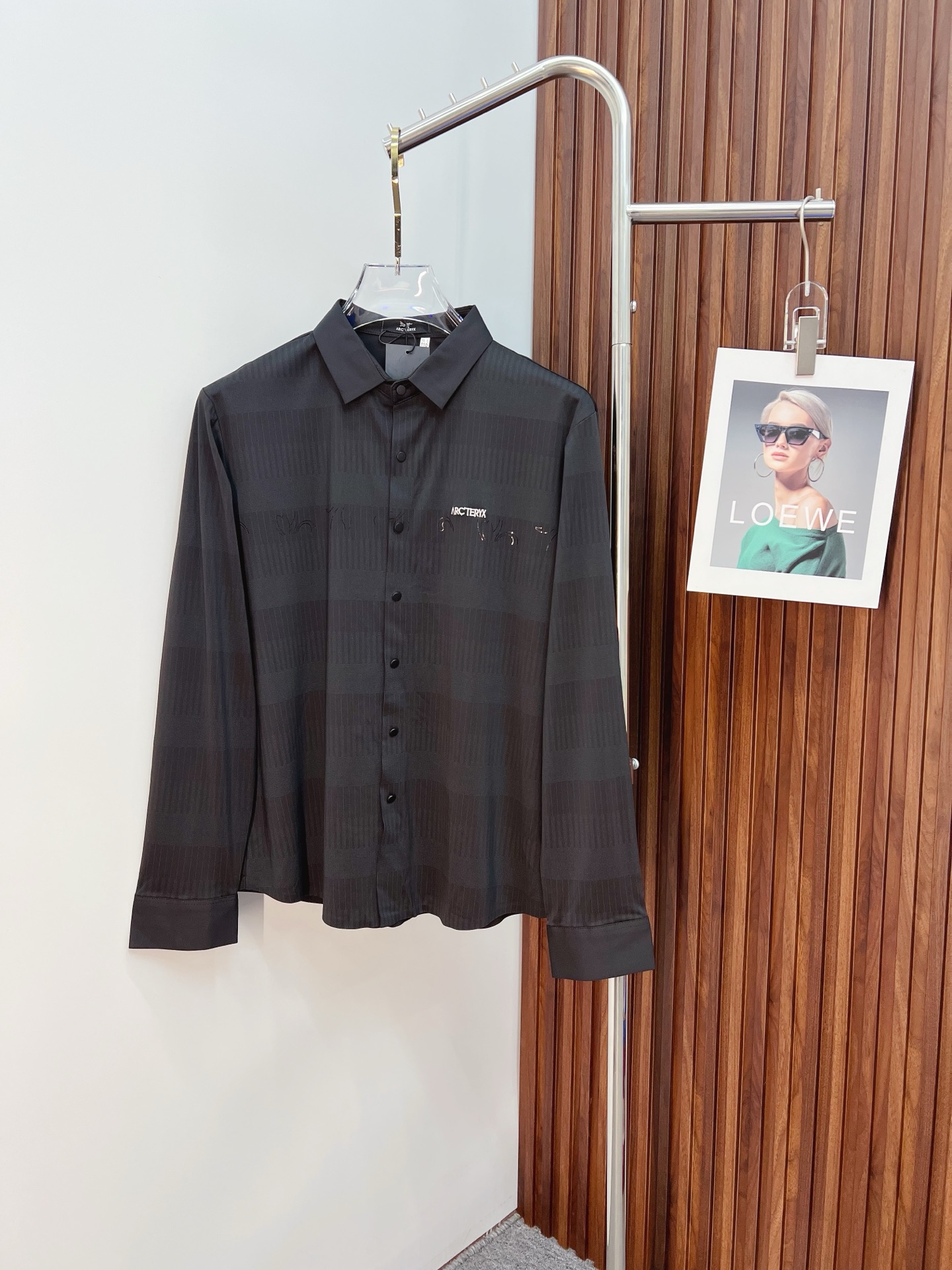 NO:530842,'Archaew Bird' Original single ruthless product, hot products are coming. 2025ss official website new long-sleeved shirt shirt, exquisite embroidered logo, high-end version, customized counter fabric, high breathability and comfort, finely crafted, impeccable details, brand element design concept, reflecting high quality. The feel is delicate and soft!  It is casually cut, with a great upper body style!  Code number M-3XL, arc'teryx,shirts,alexander wang19860909《始祖鸟》 原单狠货 爆款来袭 2025ss官网新款长袖 衬衫 衬衣,精美刺绣Logo 高端版本,专柜定制面料 透气舒适度高,精工制作,细节处理完美无可挑剔,品牌元素设计理念,体现高品质.手感细腻柔软！呈现休闲裁剪,上身版型超赞！码数M-3XL,arc'teryx,shirts,alexander wang,Men's clothing