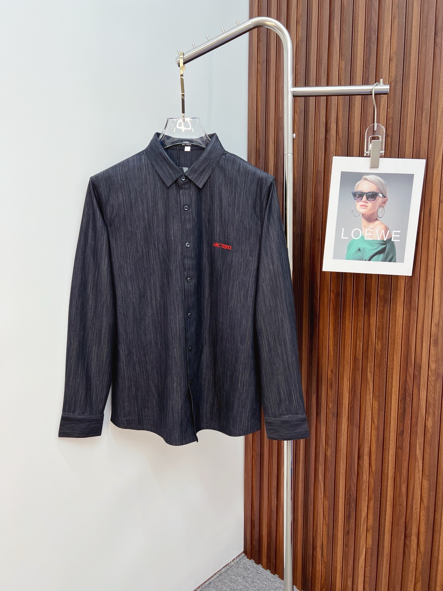 NO:530840,'Archaew Bird' Original single ruthless product, hot products are coming. 2025ss official website new long-sleeved shirt shirt, exquisite embroidered logo, high-end version, customized counter fabric, high breathability and comfort, finely crafted, impeccable details, brand element design concept, reflecting high quality. The feel is delicate and soft!  It is casually cut, with a great upper body style!  Code number M-3XL, arc'teryx,shirts,alexander wang19860909《始祖鸟》 原单狠货 爆款来袭 2025ss官网新款长袖 衬衫 衬衣,精美刺绣Logo 高端版本,专柜定制面料 透气舒适度高,精工制作,细节处理完美无可挑剔,品牌元素设计理念,体现高品质.手感细腻柔软！呈现休闲裁剪,上身版型超赞！码数M-3XL,arc'teryx,shirts,alexander wang,Men's clothing