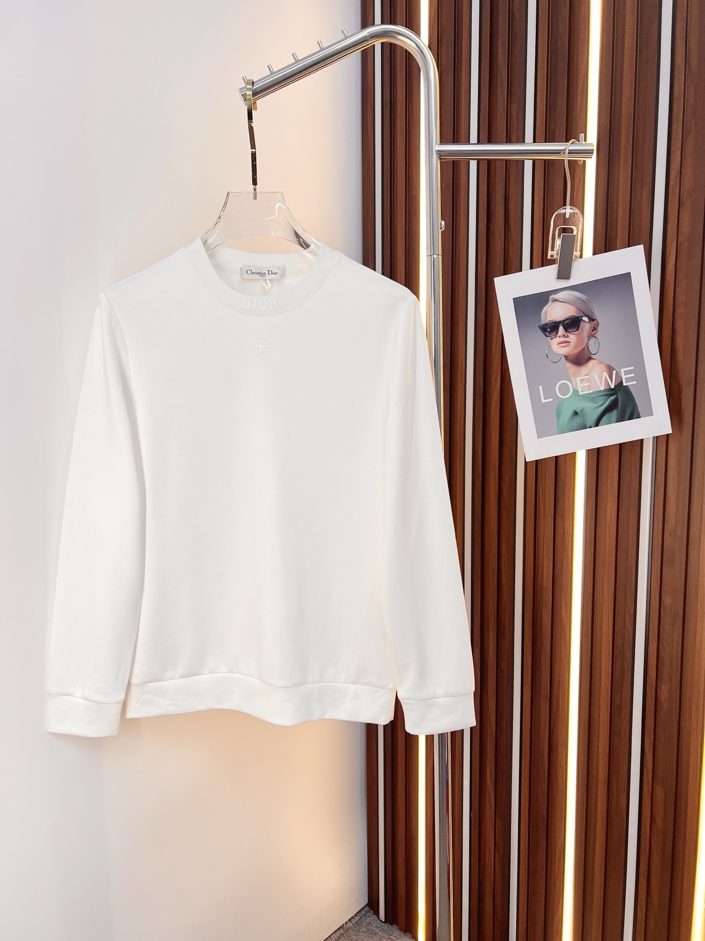 NO:532016,Dior 2025ss autumn and winter new style, long-sleeved round neck sweatshirt, high-end version!  Customized fabrics are breathable and comfortable, with impeccable details, and the brand element design concept reflects high quality. They feel delicate and soft!  It is casually cut, with a great upper body style!  Number of code M-3XL (please report height and weight by placing an order), dior, dior, hoodie, sweatshirts, alexander wang19860909Dior 迪奥 2025ss秋冬新款 长袖 圆领 卫衣,高端版本！定制面料 透气舒适度高,细节无可挑剔,品牌元素设计理念,体现高品质.手感细腻柔软！呈现休闲裁剪,上身版型超赞！码数 M-3XL（下单请报身高体重）,,dior,dior,hoodie,sweatshirts,alexander wang,Men's clothing