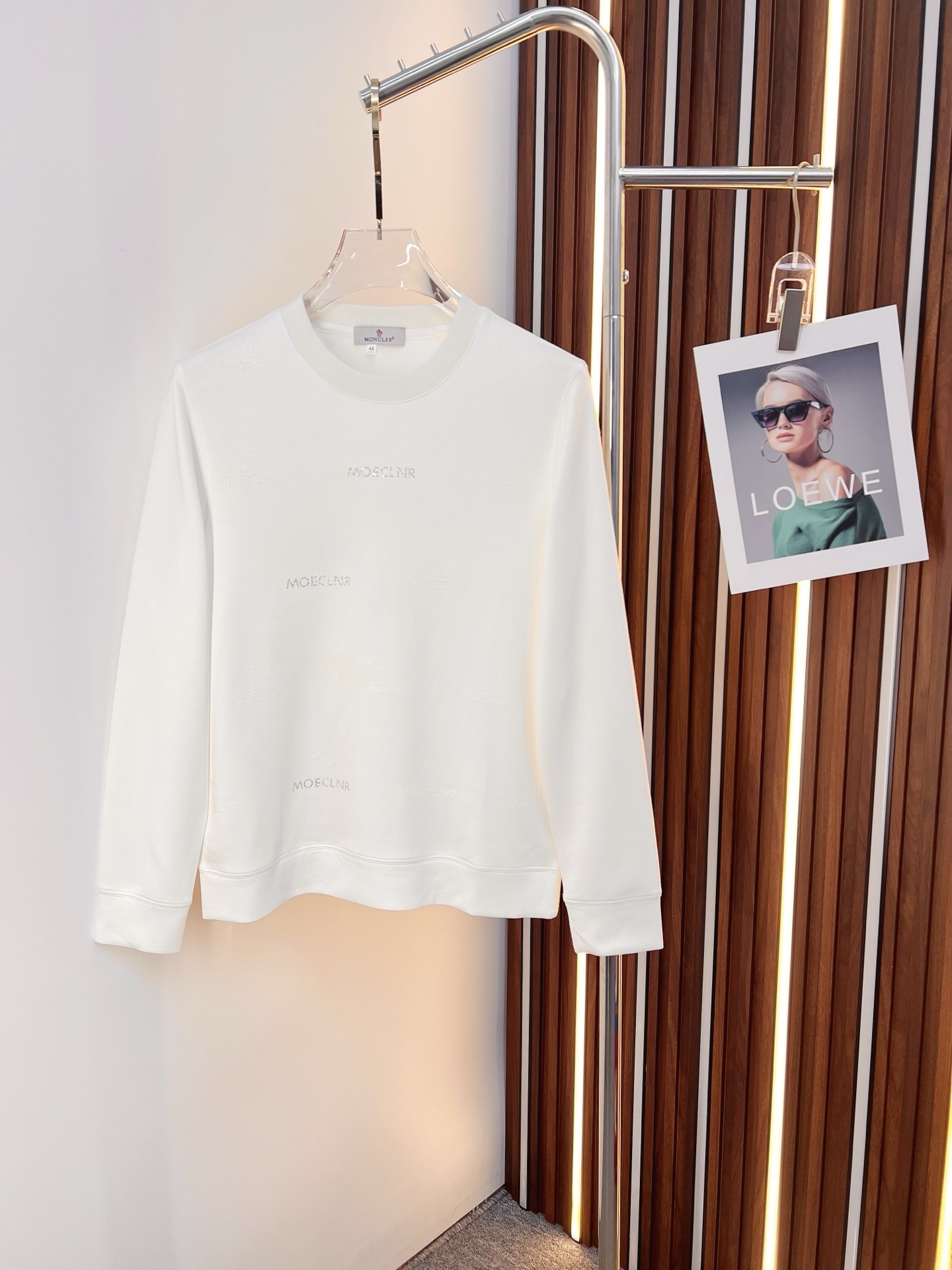 NO:532022,The 2025ss autumn and winter new style, long-sleeved round neck sweatshirt, high-end version!  Customized fabrics are breathable and comfortable, with impeccable details, and the brand element design concept reflects high quality. They feel delicate and soft!  It is casually cut, with a great upper body style!  Number of codes M-3XL (please report height and weight by placing an order), Moncler, hoodie, sweatshirts, alexander wang19860909蒙口 2025ss秋冬新款 长袖 圆领 卫衣,高端版本！定制面料 透气舒适度高,细节无可挑剔,品牌元素设计理念,体现高品质.手感细腻柔软！呈现休闲裁剪,上身版型超赞！码数 M-3XL（下单请报身高体重）,,Moncler,hoodie,sweatshirts,alexander wang,Men's clothing