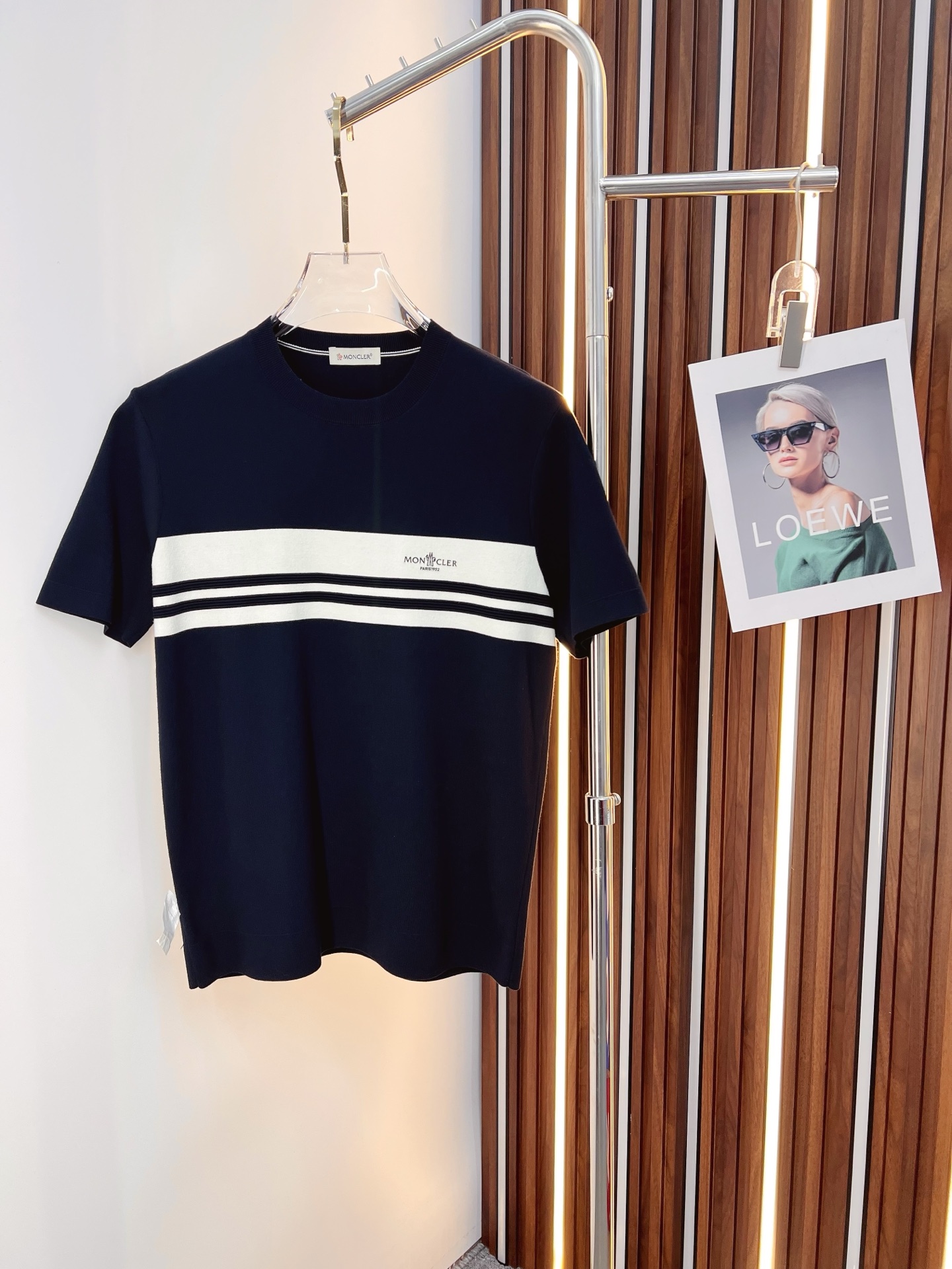 NO:532014,The new knitted short-sleeved sleeves in the autumn and winter are super classic design, simple and without any unnecessary cumbersome feeling. A versatile item in the wardrobe is made of high-quality wool. It is super comfortable to wear, avant-garde and practical to wear, exquisite and perfect craftsmanship, a classic work of a fashionable and casual series!  Size M-3XL, Moncler, T-shirt, alexander wang19860909蒙口 25ss秋冬新款针织短袖,超经典设计,简约没有任何多余累赘感,衣橱不可缺少的一件百搭单品,采用优质羊毛制作而成,穿身上超级舒适,前卫又实穿,精致完美工艺,时尚休闲系列的经典之作！ 尺码M-3XL,,Moncler,T-shirt,alexander wang,Men's clothing