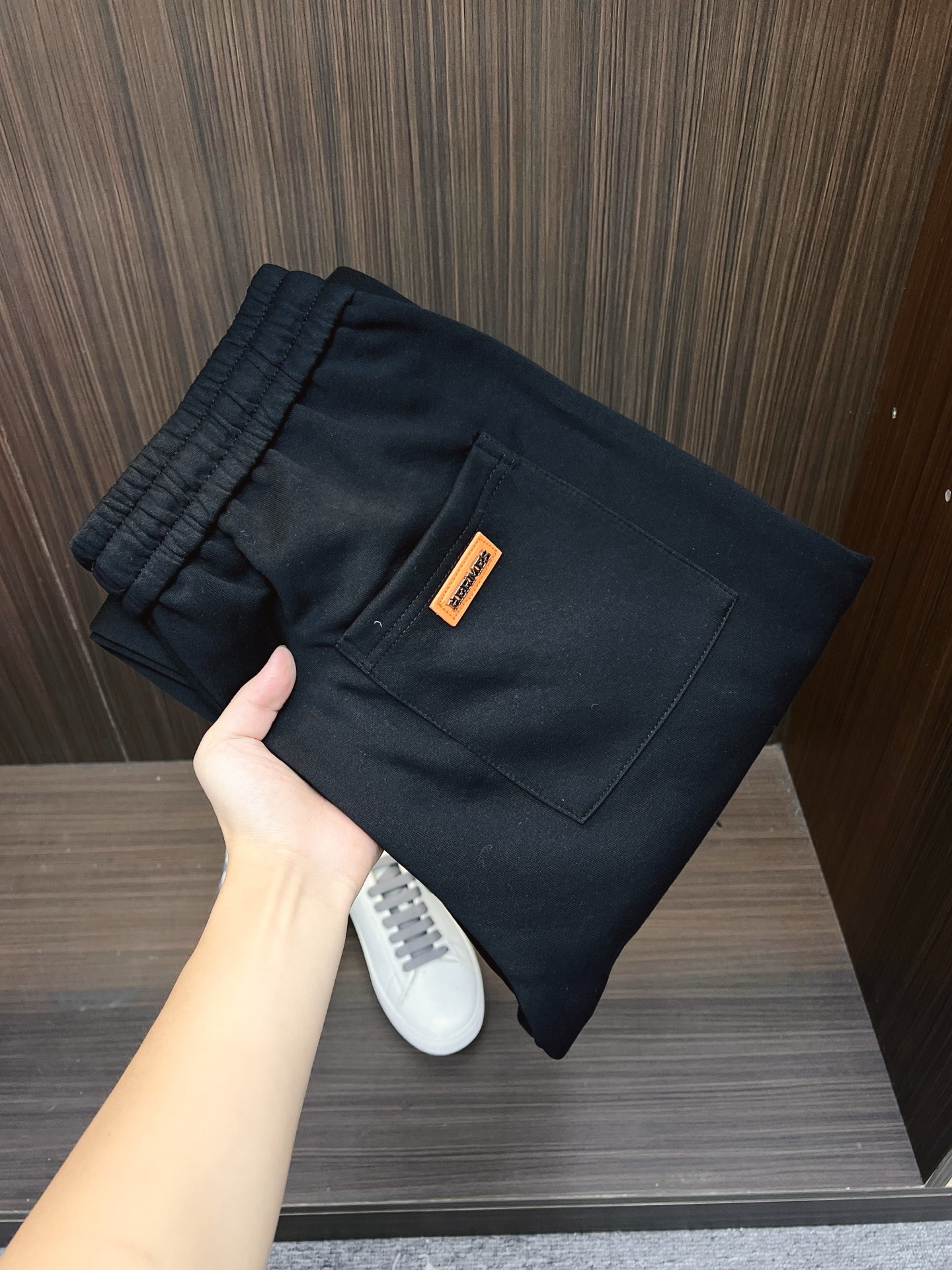 NO:540419,Hermas Top products 2025 autumn and winter new casual pants!  The official website is released simultaneously. The brand's classic LOGO casual pants, customized fabric, excellent comfort, strong hand touch. Extremely recognizable, perfect quality craftsmanship. Size M-3XL,, hermes, alexander wang19860909爱玛仕 顶级货品 2025秋冬新款休闲裤！官网同步发售.品牌经典LOGO休闲裤 ,定制面料,舒适度极好,手触感强烈.辨识度极高,完美品相工艺. 尺码M-3XL,,hermes,alexander wang,Men's clothing