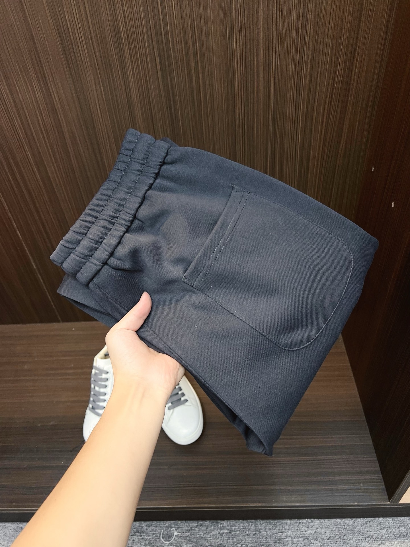 NO:540405,PRADA Top-notch products 2025 autumn and winter new casual pants!  The official website is released simultaneously. The brand's classic LOGO casual pants, customized fabric, excellent comfort, strong hand touch. Extremely recognizable, perfect quality craftsmanship. Size M-3XL, prada, prada, alexander wang19860909PRADA 普拉达 顶级货品 2025秋冬新款休闲裤！官网同步发售.品牌经典LOGO休闲裤 ,定制面料,舒适度极好,手触感强烈.辨识度极高,完美品相工艺. 尺码M-3XL,,prada,prada,alexander wang,Men's clothing