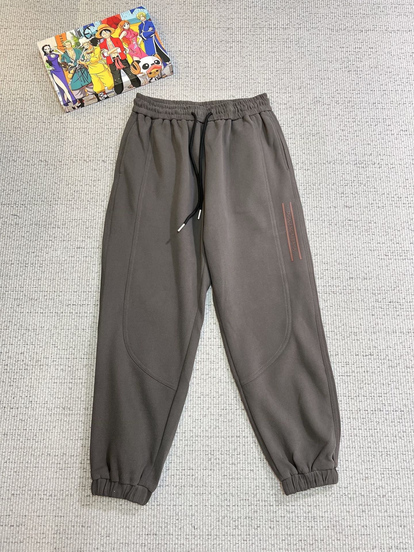 NO:532053,DG Top Products New 2025 Autumn and Winter Casual Pants!  The official website is released simultaneously. The brand's classic LOGO casual pants, customized fabric, excellent comfort, strong hand touch. Extremely recognizable, perfect quality craftsmanship. Size M-3XL, alexander wang19860909DG 顶级货品 2025秋冬新款休闲裤！官网同步发售.品牌经典LOGO休闲裤 ,定制面料,舒适度极好,手触感强烈.辨识度极高,完美品相工艺. 尺码M-3XL,,alexander wang,Men's clothing