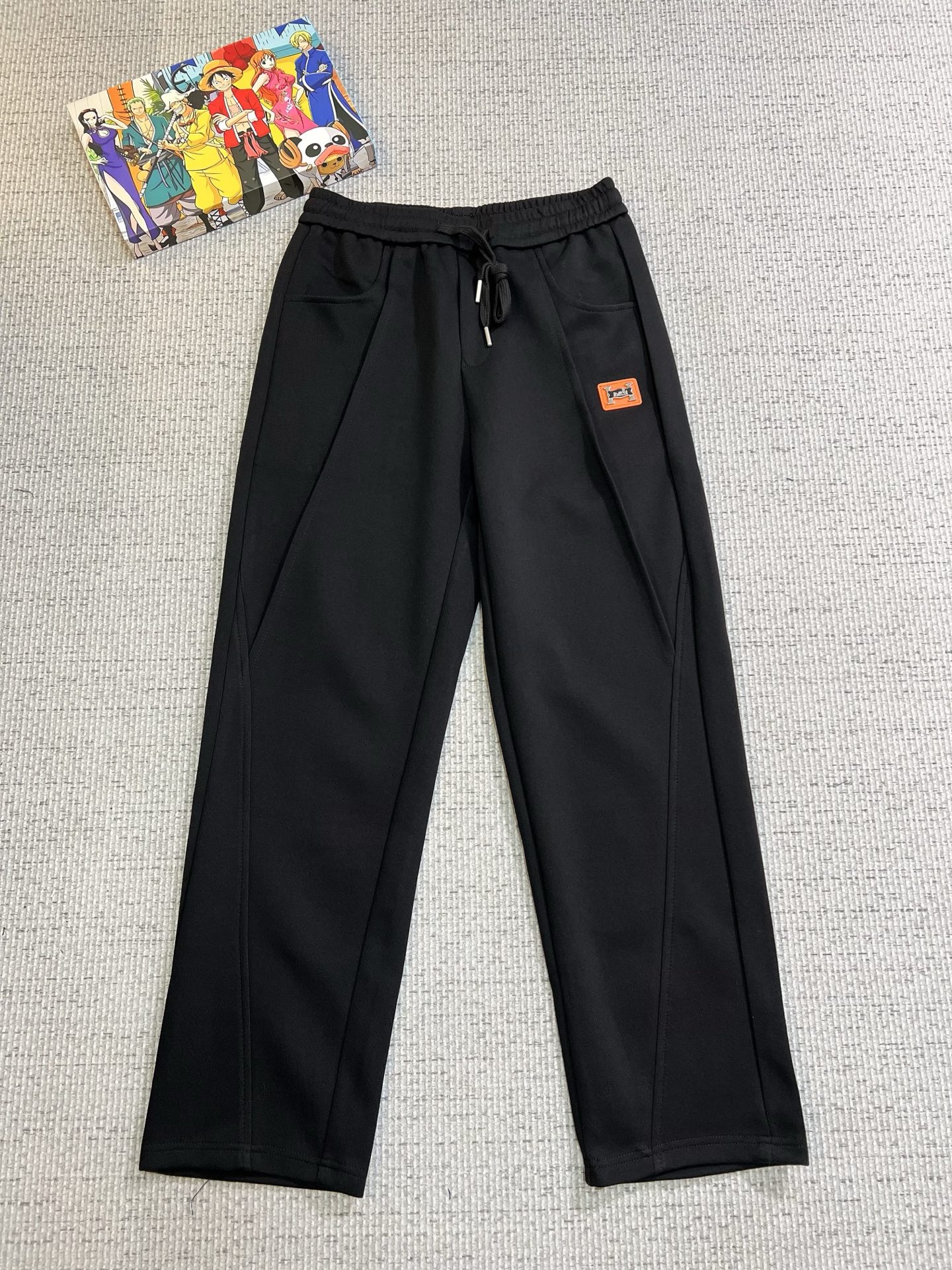 NO:532056,Hermes Top Products New 2025 Autumn and Winter Casual Pants!  The official website is released simultaneously. The brand's classic LOGO casual pants, customized fabric, excellent comfort, strong hand touch. Extremely recognizable, perfect quality craftsmanship. Size M-3XL,, hermes, alexander wang19860909爱马仕 顶级货品 2025秋冬新款休闲裤！官网同步发售.品牌经典LOGO休闲裤 ,定制面料,舒适度极好,手触感强烈.辨识度极高,完美品相工艺. 尺码M-3XL,,hermes,alexander wang,Men's clothing