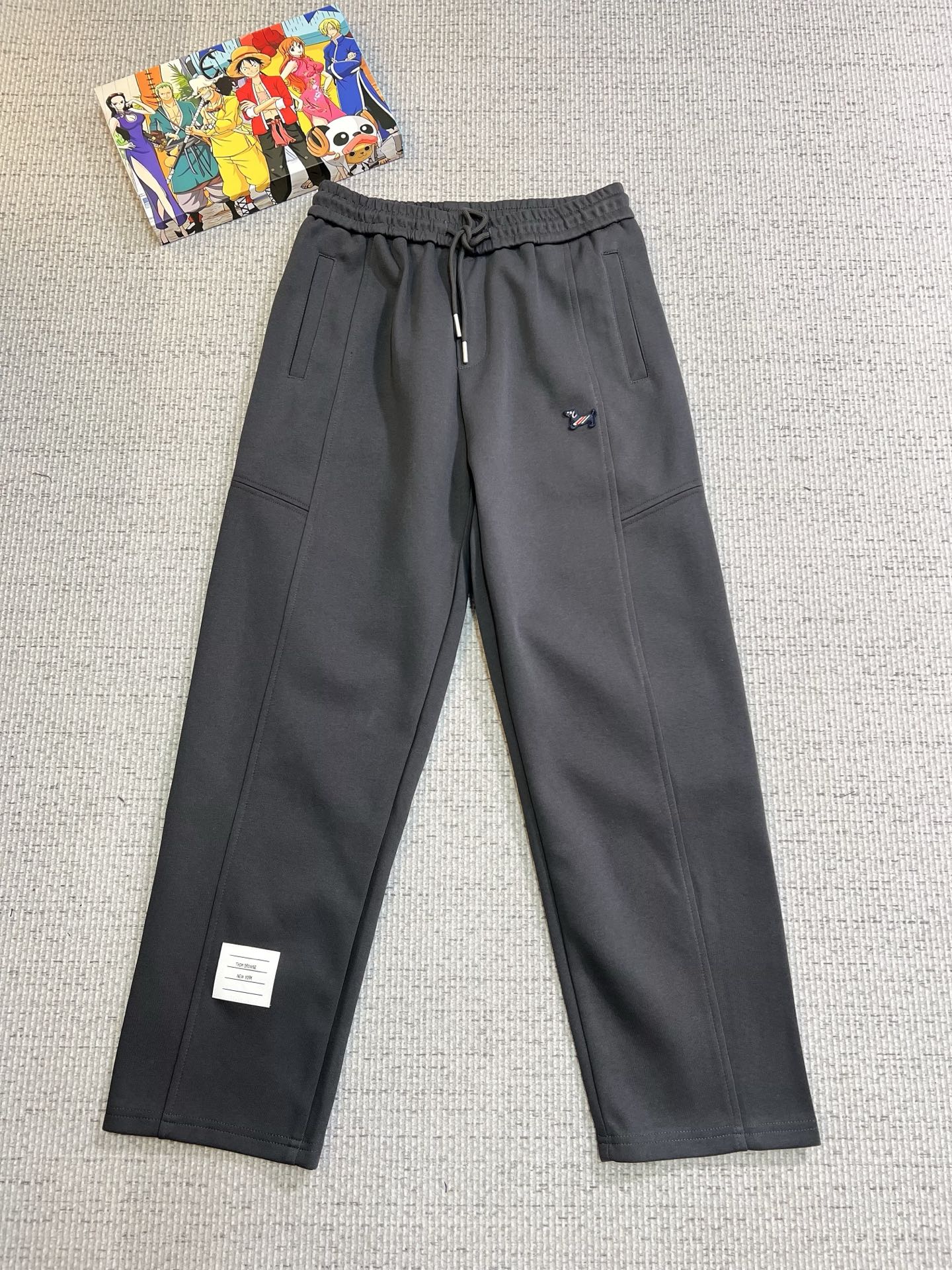 NO:532059,TB Top Products New 2025 Autumn and Winter Casual Pants!  The official website is released simultaneously. The brand's classic LOGO casual pants, customized fabric, excellent comfort, strong hand touch. Extremely recognizable, perfect quality craftsmanship. Size M-3XL, alexander wang19860909TB 顶级货品 2025秋冬新款休闲裤！官网同步发售.品牌经典LOGO休闲裤 ,定制面料,舒适度极好,手触感强烈.辨识度极高,完美品相工艺. 尺码M-3XL,,alexander wang,Men's clothing