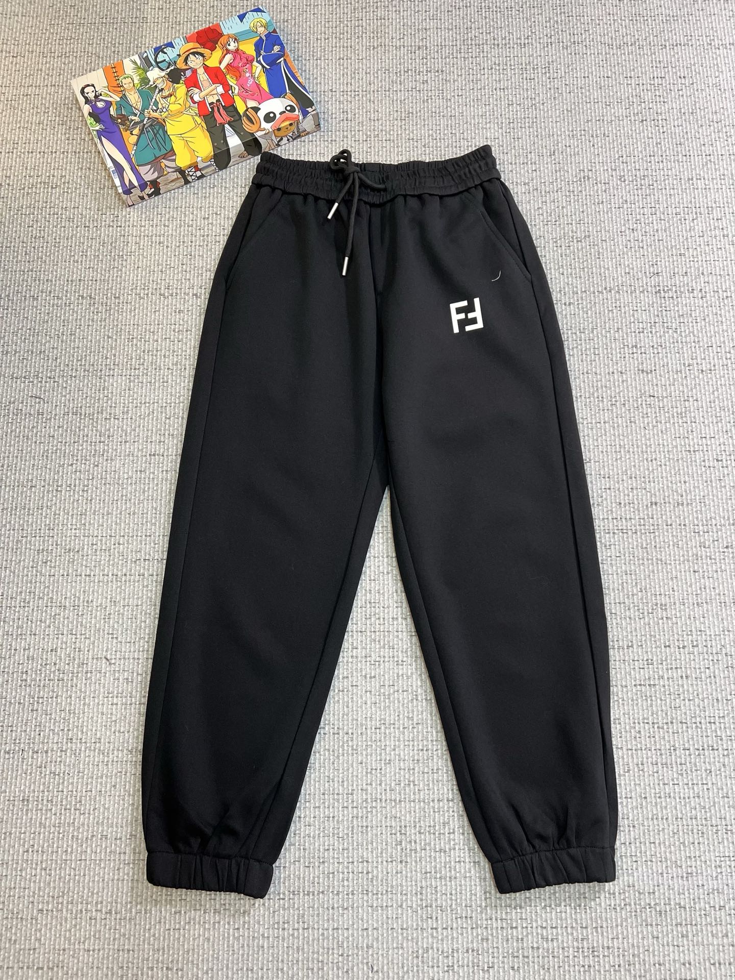 NO:532039,FENDI Top-notch products 2025 autumn and winter new casual pants!  The official website is released simultaneously. The brand's classic LOGO casual pants, customized fabric, excellent comfort, strong hand touch. Extremely recognizable, perfect quality craftsmanship. Size M-3XL,,fendi,fendi,alexander wang19860909FENDI 芬迪 顶级货品 2025秋冬新款休闲裤！官网同步发售.品牌经典LOGO休闲裤 ,定制面料,舒适度极好,手触感强烈.辨识度极高,完美品相工艺. 尺码M-3XL,,fendi,fendi,alexander wang,Men's clothing