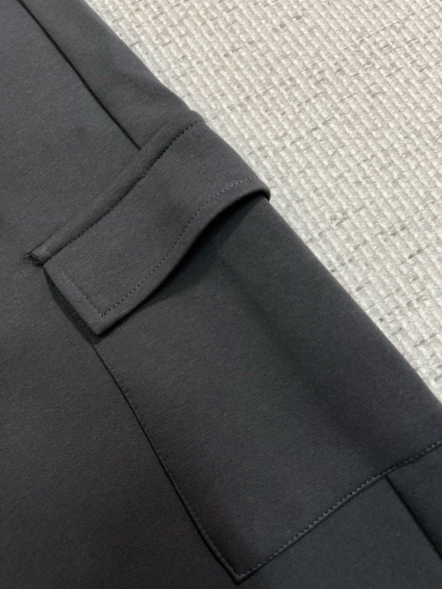 Prada Men's 2025 Fall/Winter Collection Casual Pants with Logo - Ultimate Comfort 8 i1758113149533 4616 0 6