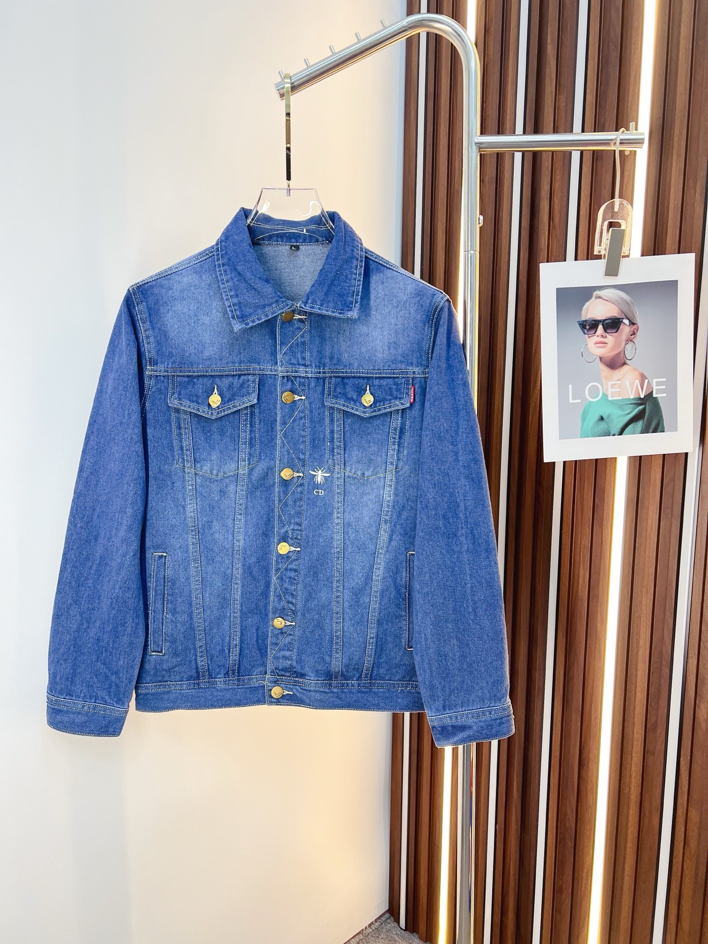 NO:601840,【Dior】Fashion flagship hot-selling items, high-end purchasing agents, 2025 SS brand new men’s denim jackets, original high-end denim shirts synchronized with the official website!  Fashionable denim clothing with high precision and heavy craftsmanship!  Very casual M-XXXL,,dior,dior,jackets & coats,alexander wang19860909【Dior 迪奥】时尚主推爆款 代购级别牛货 2025 SS全新男士牛仔外套 官网同步原单高端牛仔衫 ！时尚牛仔衣 高精度重磅工艺！ 非常显休闲 M-XXXL,,dior,dior,jackets & coats,alexander wang,Men's clothing