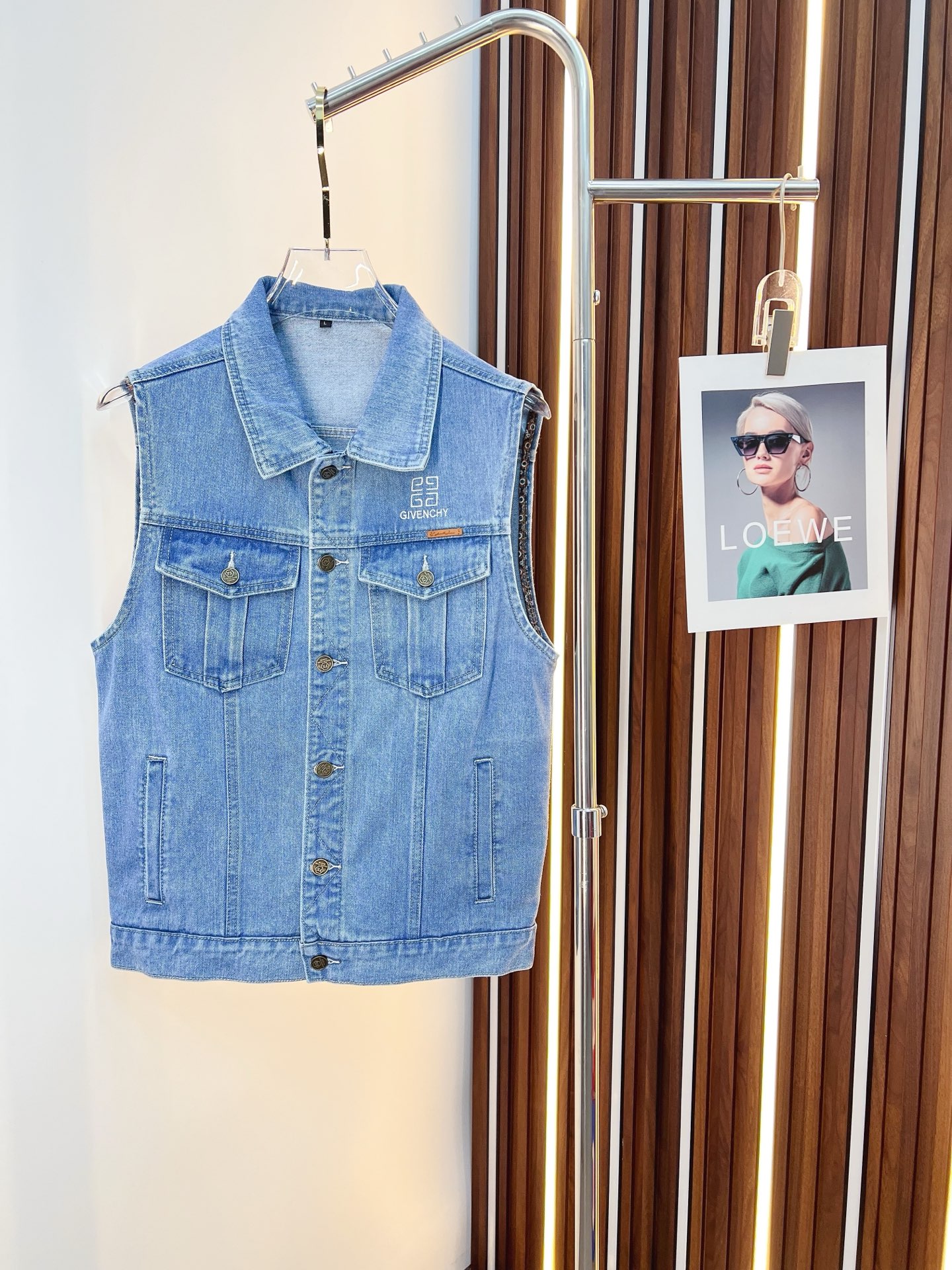 NO:601843,[Givenchy] Popular fashion items, high-quality purchasing agent, 2025 SS new men's denim vest jacket, original high-end denim shirts synchronized with the official website!  Fashionable denim clothing with high precision and heavy craftsmanship!  Very casual M-XXXL,,givenchy,jackets & coats,alexander wang19860909【纪梵希】时尚主推爆款 代购级别牛货 2025 SS全新男士牛仔马甲外套 官网同步原单高端牛仔衫 ！时尚牛仔衣 高精度重磅工艺！ 非常显休闲 M-XXXL,,givenchy,jackets & coats,alexander wang,Men's clothing