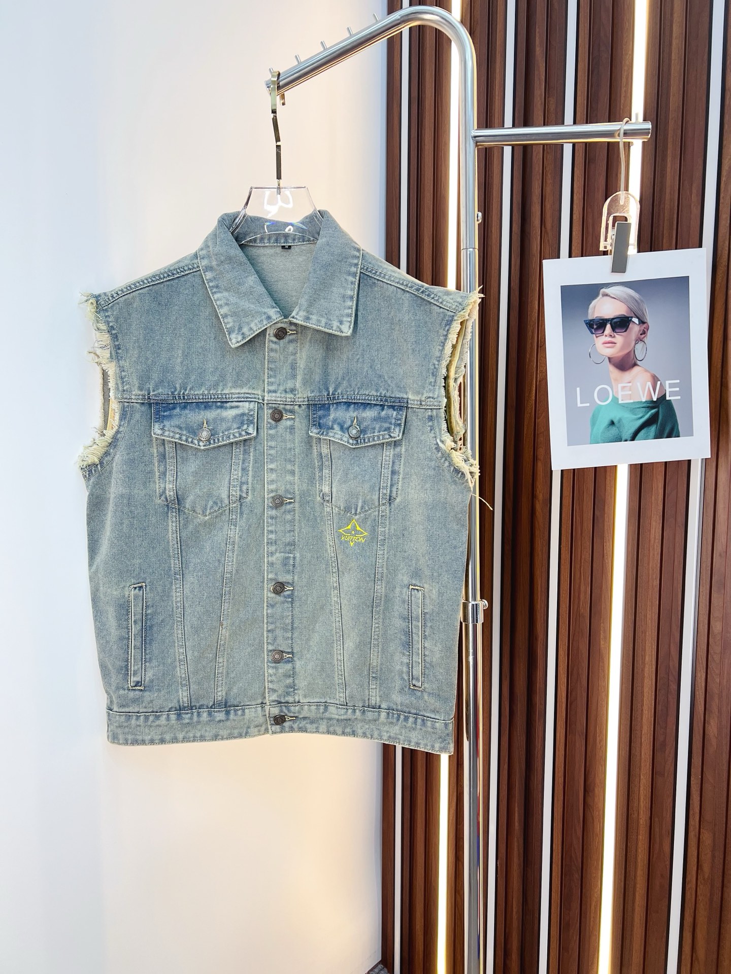 NO:601851,【LV】Fashion flagship popular hot-selling products, 2025 SS brand new men's denim vest jacket, original high-end denim shirts synchronized with the official website!  Fashionable denim clothing with high precision and heavy craftsmanship!  Very casual M-XXXL,,louis vuitton,jackets & coats,alexander wang19860909【LV】时尚主推爆款 代购级别牛货 2025 SS全新男士牛仔马甲外套 官网同步原单高端牛仔衫 ！时尚牛仔衣 高精度重磅工艺！ 非常显休闲 M-XXXL,,louis vuitton,jackets & coats,alexander wang,Men's clothing