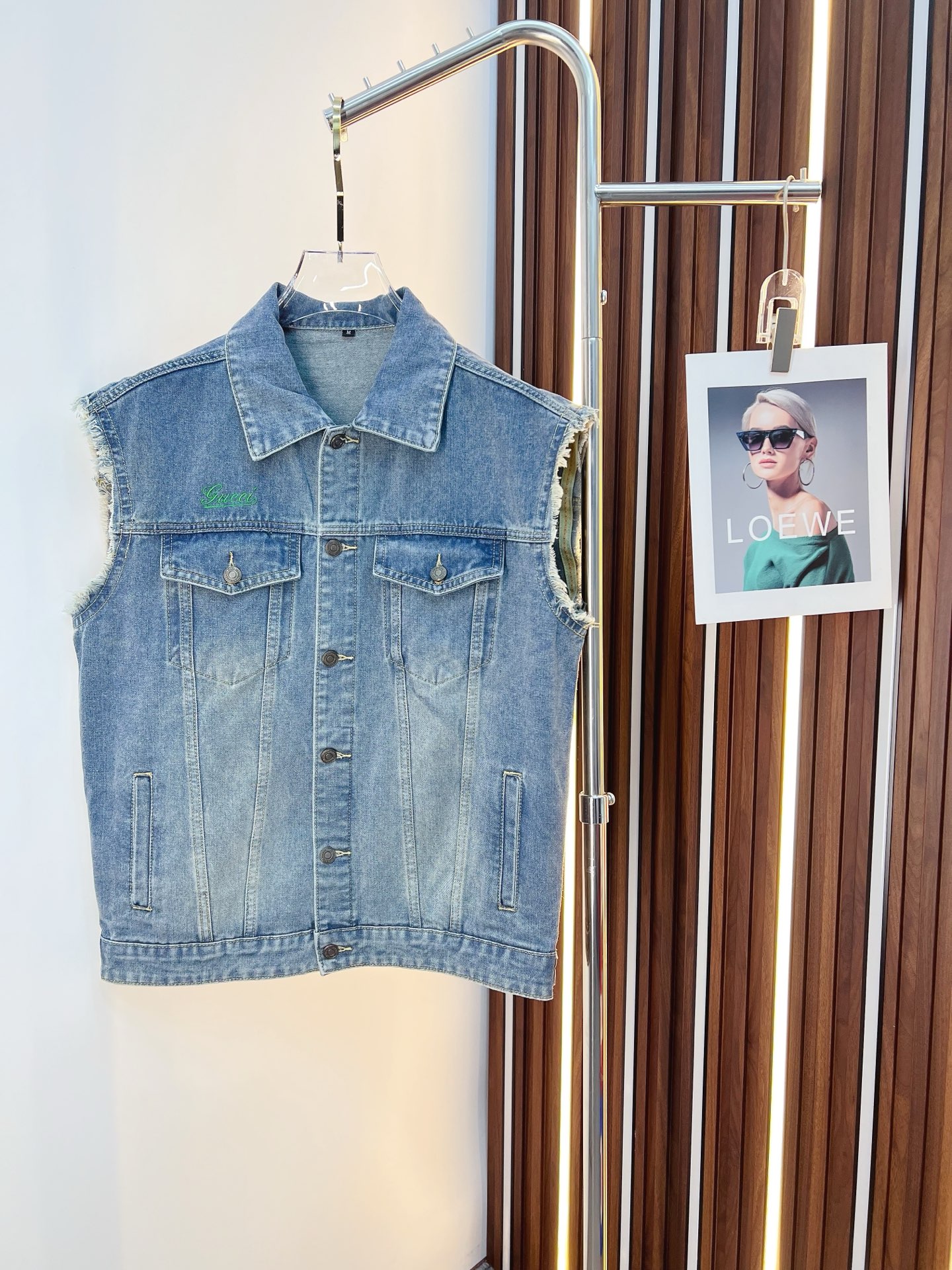 NO:601853,【GUCCI】Fashion flagship hot-selling items, high-quality purchasing agents, 2025 SS brand new men’s denim vest jacket, original high-end denim shirts synchronized with the official website!  Fashionable denim clothing with high precision and heavy craftsmanship!  Very casual M-XXXL,,gucci,jackets & coats,alexander wang19860909【GUCCI 古奇】时尚主推爆款 代购级别牛货 2025 SS全新男士牛仔马甲外套 官网同步原单高端牛仔衫 ！时尚牛仔衣 高精度重磅工艺！ 非常显休闲 M-XXXL,,gucci,jackets & coats,alexander wang,Men's clothing