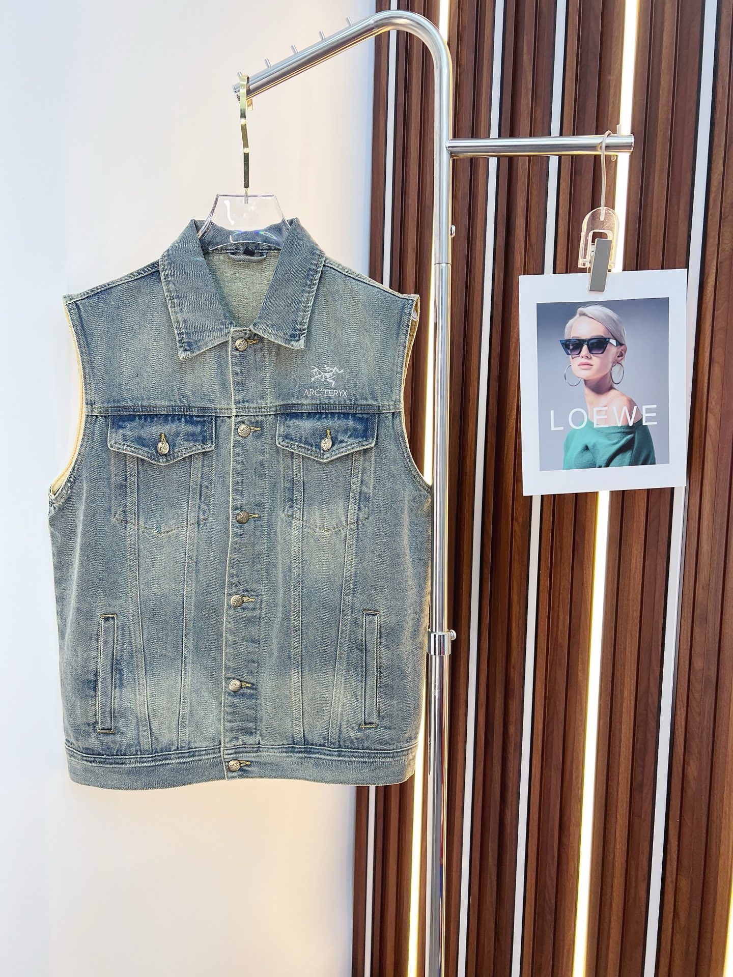 NO:601861,[Arc'teryx] Fashion's most popular hot style, high-quality purchasing agent, 2025 SS brand new men's denim vest jacket, original order of high-end denim shirts synchronized with the official website!  Fashionable denim clothing with high precision and heavy craftsmanship!  Very casual M-XXXL,arc'teryx,jackets & coats,alexander wang19860909【始祖鸟】时尚主推爆款 代购级别牛货 2025 SS全新男士牛仔马甲外套 官网同步原单高端牛仔衫 ！时尚牛仔衣 高精度重磅工艺！ 非常显休闲 M-XXXL,arc'teryx,jackets & coats,alexander wang,Men's clothing