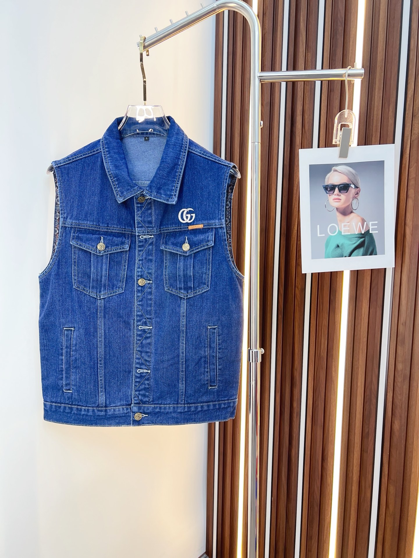 NO:601863,【GUCCI】Fashion flagship hot-selling items, high-quality purchasing agents, 2025 SS brand new men’s denim vest jacket, original high-end denim shirts synchronized with the official website!  Fashionable denim clothing with high precision and heavy craftsmanship!  Very casual M-XXXL,,gucci,jackets & coats,alexander wang19860909【GUCCI 古奇】时尚主推爆款 代购级别牛货 2025 SS全新男士牛仔马甲外套 官网同步原单高端牛仔衫 ！时尚牛仔衣 高精度重磅工艺！ 非常显休闲 M-XXXL,,gucci,jackets & coats,alexander wang,Men's clothing