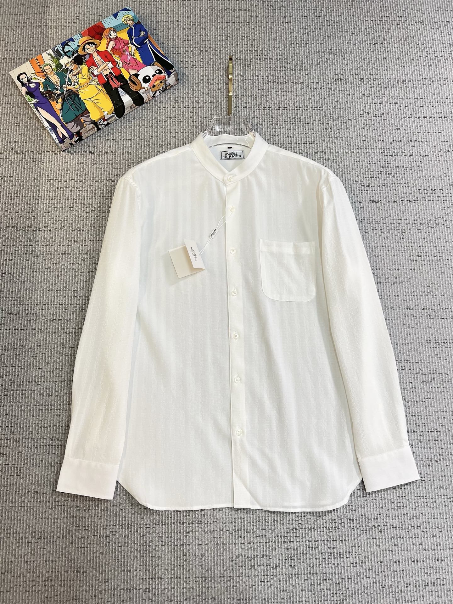 NO:527814,Hermes men's shirt, business casual slim long-sleeved shirt!  An indispensable item for all men, suitable for business and casual!  A new model with a limited edition in early autumn, a city business style!  The very rare counters are directly supplied to orders for counters, saving a few thousand is not a problem. The style and tailoring of the shirt is even more delicate and plastic, and any man feels like it is tailor-made after he comes on his body!  There is no need for too much primary color decoration, it is extremely simple for men to be charming!  Built with imported organic cotton, the style is more crisp and natural, with extremely comfortable touch and excellent fit!  T size M-3xL, hermes,shirts,alexander wang19860909爱马仕 男士衬衫,商务休闲修身款长袖衬衣！ 所有男士必不可缺的一款,宜商务 宜休闲！早秋限量新款,都市商务气质款！ 非常稀有的专柜代工直供柜台的订单,省个大几千不是问题,衬衫的版型剪裁更是精剪塑性,任何一个男士上身后都犹如量身定做一般！不需要过多的原色装饰,对于男士来说极简便是自身魅力！ 客供进口有机棉打造,更显版型的挺括自然,触感极为舒适,贴身性能绝佳！T尺码M-3xL,,hermes,shirts,alexander wang,Men's clothing