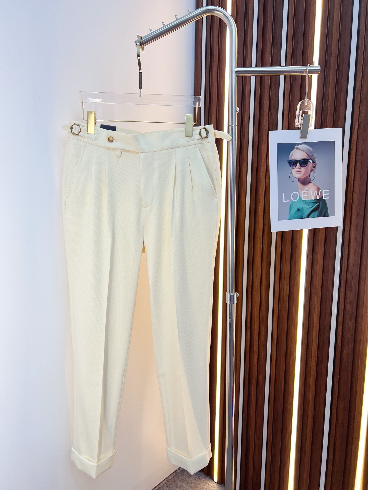 NO:608531,DG Casual Pants, Western Pants 2025SS Autumn and Winter New Style, Special Fabric for Advanced Custom Pants, Customized Original Hardware, Heavy Craftsmanship, Fine Turning, Customized Fabric, Soft and Comfortable, Remarkable Texture, Exquisite Accessories, Excellent Upper Body Effect, Complete Three Standards, Standard Sizes 29-36, No 35,,alexander wang19860909DG 休闲裤 西裤2025SS秋冬新款 高级定制裤子专用面料 定制原版五金 重工工艺打造 车工走线精细 定制面料 柔软舒适 质感显著 辅料精美 上身效果超赞 三标齐全 标准尺码29-36,无35,,alexander wang,Men's clothing