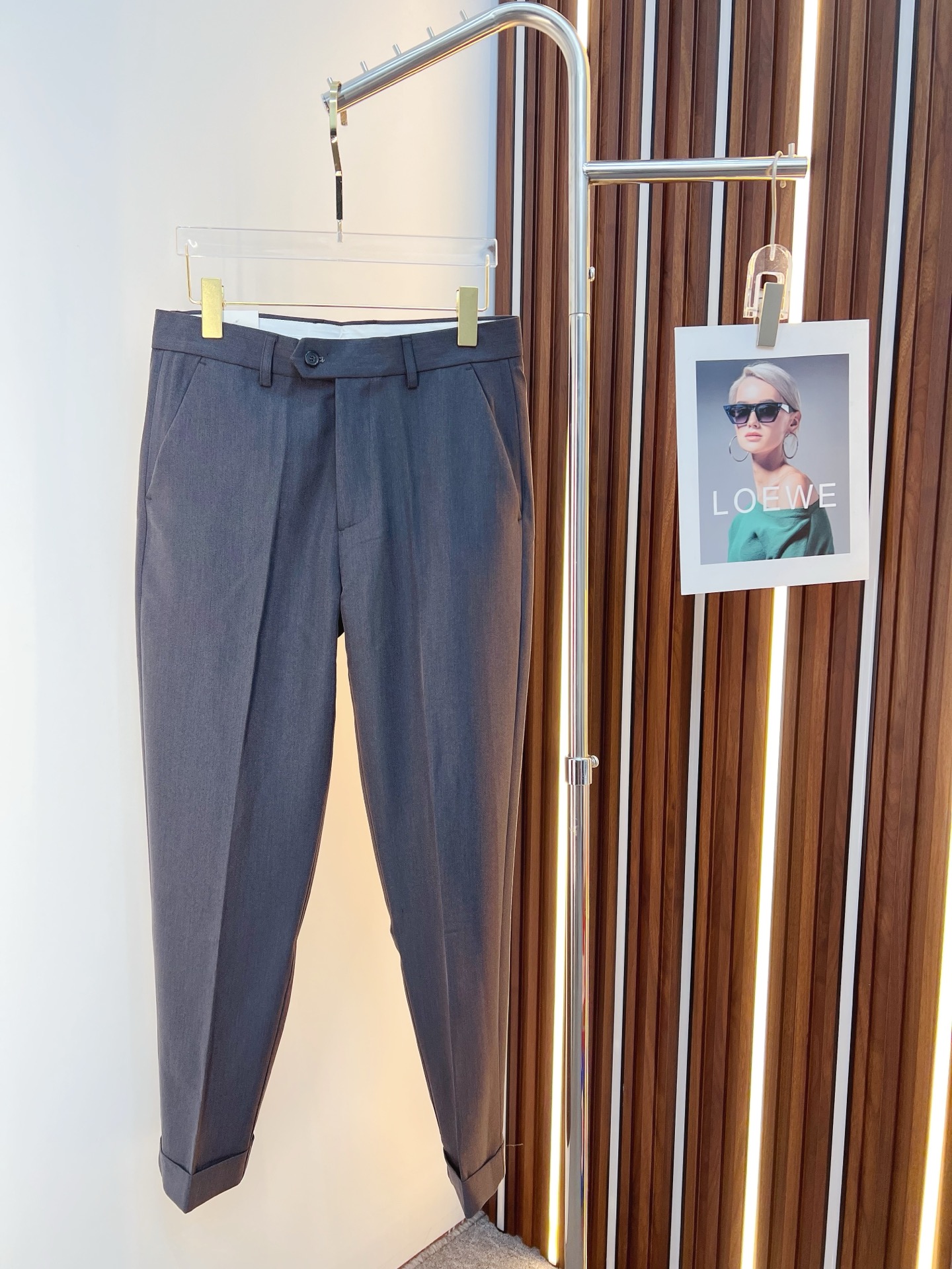 NO:608539,Dior Dior casual pants and trousers 2025SS autumn and winter new style, special fabric for advanced custom pants, customized original hardware, heavy craftsmanship, fine turning and wiring, customized fabric, soft and comfortable, significant texture, exquisite accessories, great upper body effect, complete three standards, standard size 29-36, no 35,, dior, dior, alexander wang19860909Dior 迪奥 休闲裤 西裤2025SS秋冬新款 高级定制裤子专用面料 定制原版五金 重工工艺打造 车工走线精细 定制面料 柔软舒适 质感显著 辅料精美 上身效果超赞 三标齐全 标准尺码29-36,无35,,dior,dior,alexander wang,Men's clothing