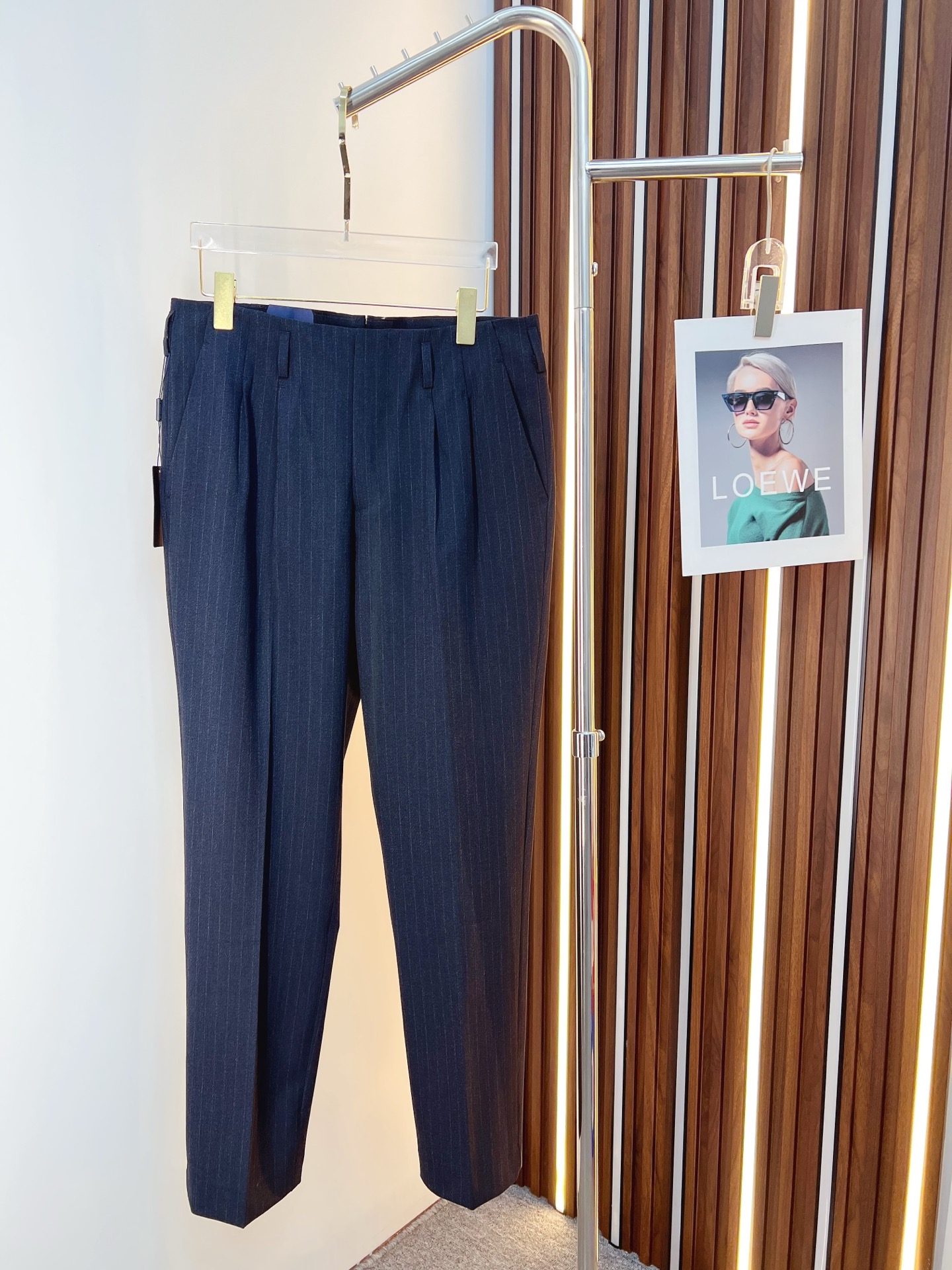 NO:608551,PRADA Casual pants, trousers 2025SS autumn and winter new style, special fabric for advanced custom pants, customized original hardware, heavy craftsmanship, fine turning and wiring, customized fabric, soft and comfortable, significant texture, exquisite accessories, great upper body effect, complete three standards, standard size 29-36, no 35,, prada, prada, alexander wang19860909PRADA 普拉达 休闲裤 西裤2025SS秋冬新款 高级定制裤子专用面料 定制原版五金 重工工艺打造 车工走线精细 定制面料 柔软舒适 质感显著 辅料精美 上身效果超赞 三标齐全 标准尺码29-36,无35,,prada,prada,alexander wang,Men's clothing