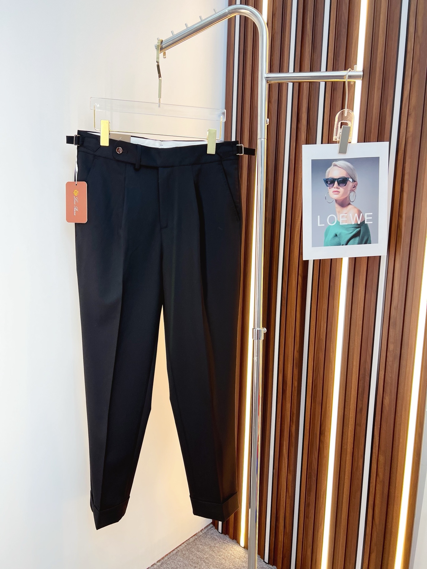 NO:608515,LP Casual Pants, Western Pants 2025SS Autumn and Winter New Style, Special Fabric for Advanced Customized Pants, Customized Original Hardware, Heavy Craftsmanship, Fine Turning, Customized Fabric, Soft and Comfortable, Remarkable Texture, Exquisite Accessories, Excellent Upper Body Effect, Complete Three Standards, Standard Sizes 29-36, No 35,,loro piana,alexander wang19860909LP 休闲裤 西裤2025SS秋冬新款 高级定制裤子专用面料 定制原版五金 重工工艺打造 车工走线精细 定制面料 柔软舒适 质感显著 辅料精美 上身效果超赞 三标齐全 标准尺码29-36,无35,,loro piana,alexander wang,Men's clothing