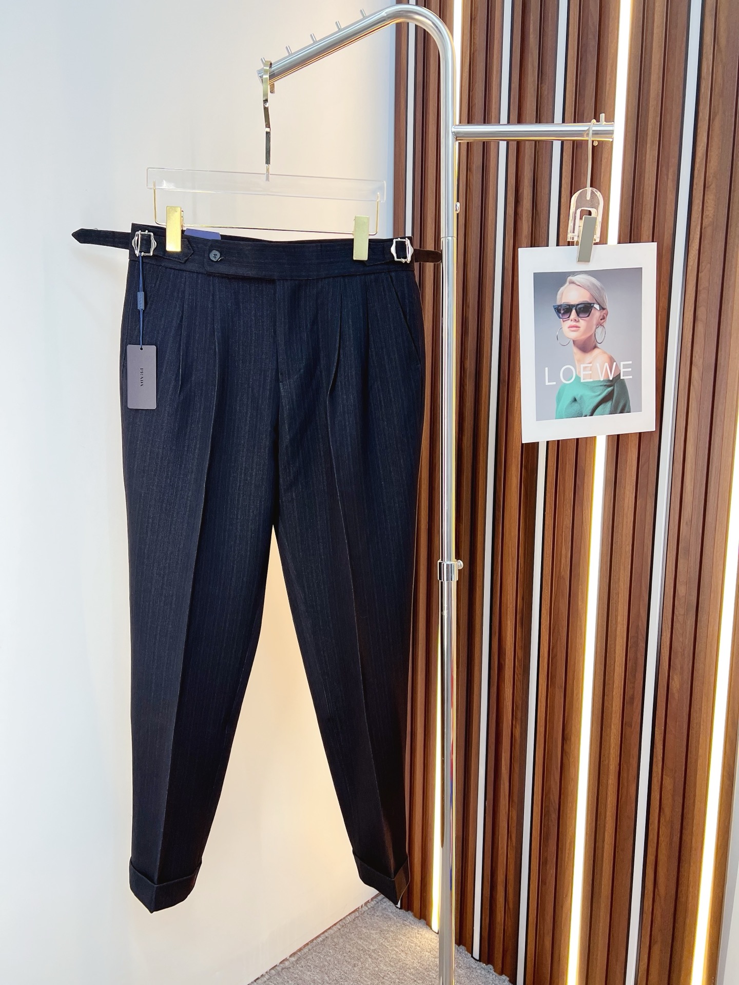 NO:608530,PRADA Casual pants, trousers 2025SS autumn and winter new style, special fabric for advanced custom pants, customized original hardware, heavy craftsmanship, fine turning and wiring, customized fabric, soft and comfortable, significant texture, exquisite accessories, great upper body effect, complete three standards, standard size 29-36, no 35,, prada, prada, alexander wang19860909PRADA 普拉达 休闲裤 西裤2025SS秋冬新款 高级定制裤子专用面料 定制原版五金 重工工艺打造 车工走线精细 定制面料 柔软舒适 质感显著 辅料精美 上身效果超赞 三标齐全 标准尺码29-36,无35,,prada,prada,alexander wang,Men's clothing
