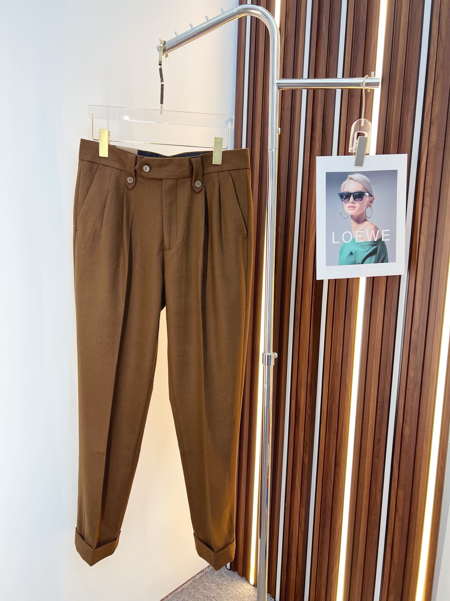 NO:608533,LP Casual Pants, Western Pants 2025SS Autumn and Winter New Style, Special Fabric for Advanced Customized Pants, Customized Original Hardware, Heavy Craftsmanship, Fine Turning, Customized Fabric, Soft and Comfortable, Remarkable Texture, Exquisite Accessories, Excellent Upper Body Effect, Complete Three Standards, Standard Sizes 29-36, No 35,,loro piana,alexander wang19860909LP 休闲裤 西裤2025SS秋冬新款 高级定制裤子专用面料 定制原版五金 重工工艺打造 车工走线精细 定制面料 柔软舒适 质感显著 辅料精美 上身效果超赞 三标齐全 标准尺码29-36,无35,,loro piana,alexander wang,Men's clothing
