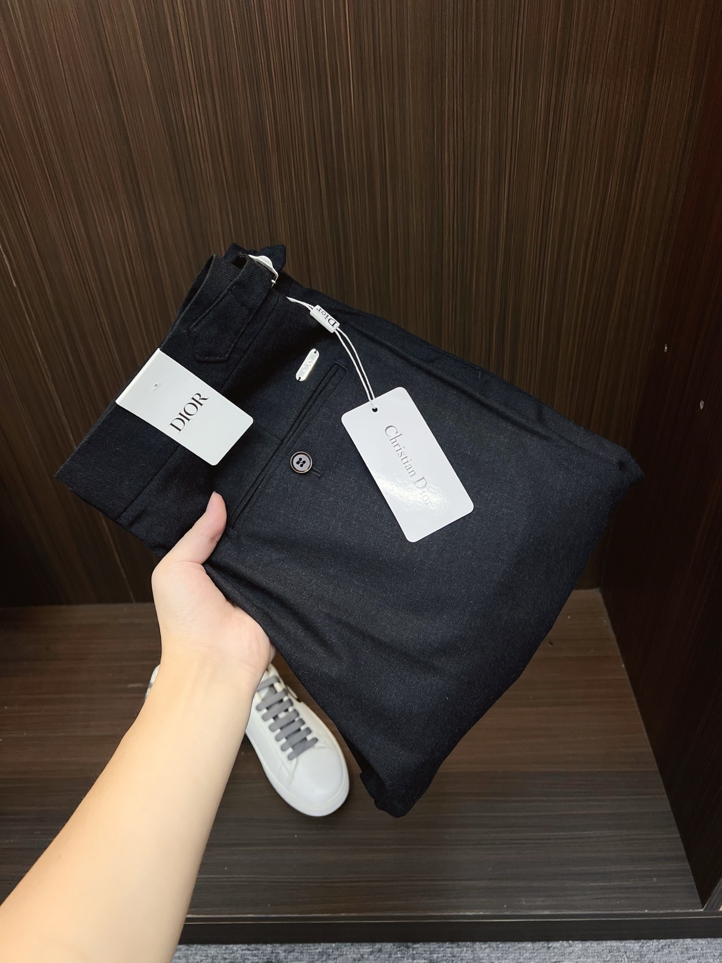 NO:623778,Dior Dior casual pants and trousers 2025SS autumn and winter new style, special fabric for advanced custom pants, customized original hardware, heavy craftsmanship, fine turning and wiring, customized fabric, soft and comfortable, significant texture, exquisite accessories, great upper body effect, complete three standards, standard size 29-36, no 35,, dior, dior, alexander wang19860909Dior 迪奥 休闲裤 西裤2025SS秋冬新款 高级定制裤子专用面料 定制原版五金 重工工艺打造 车工走线精细 定制面料 柔软舒适 质感显著 辅料精美 上身效果超赞 三标齐全 标准尺码29-36,无35,,dior,dior,alexander wang,Men's clothing