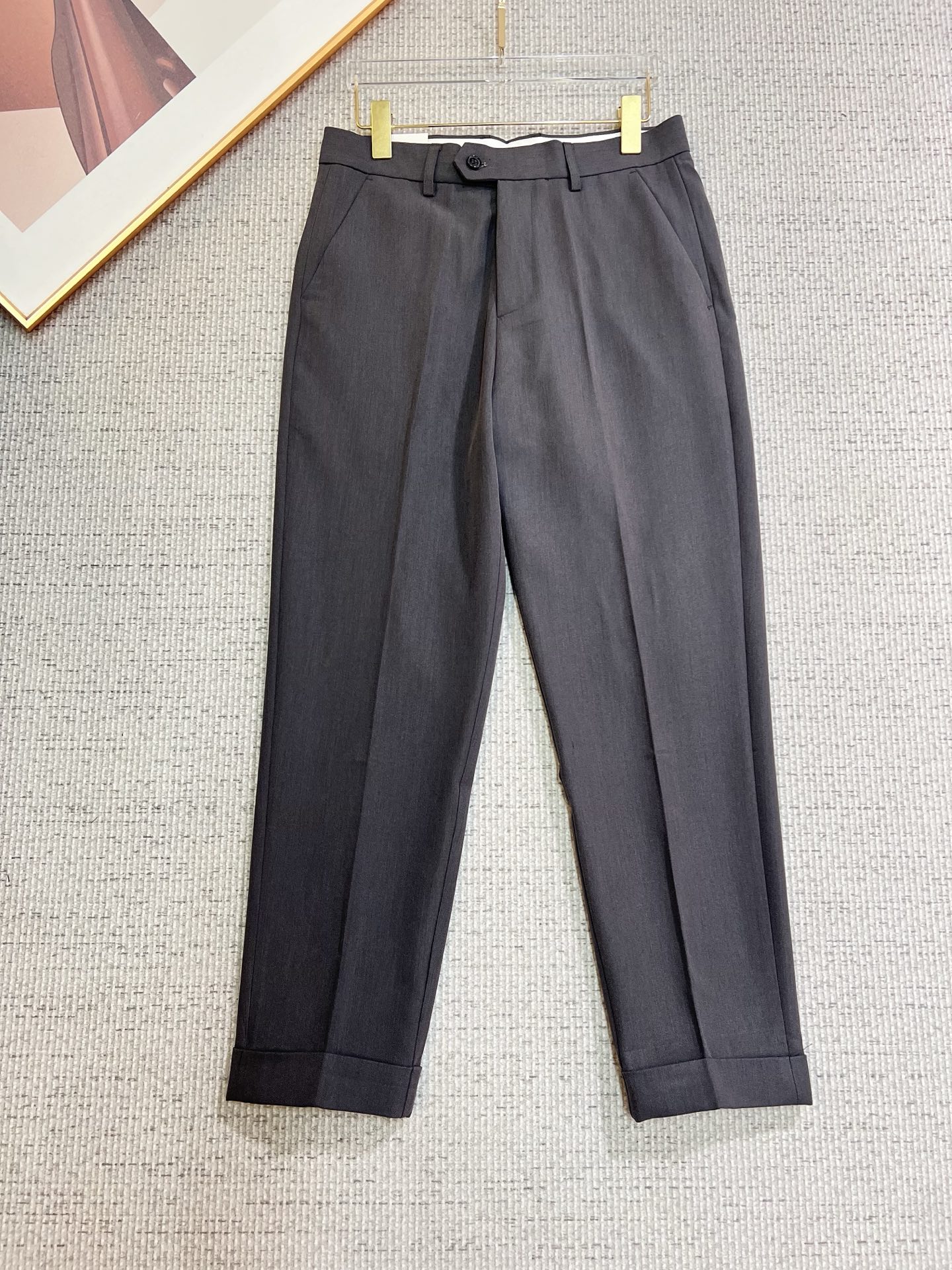 NO:565358,Dior Dior casual pants and trousers 2025SS autumn and winter new style, special fabric for advanced custom pants, customized original hardware, heavy craftsmanship, fine turning and wiring, customized fabric, soft and comfortable, significant texture, exquisite accessories, great upper body effect, complete three standards, standard size 29-36, no 35,, dior, dior, alexander wang19860909Dior 迪奥 休闲裤 西裤2025SS秋冬新款 高级定制裤子专用面料 定制原版五金 重工工艺打造 车工走线精细 定制面料 柔软舒适 质感显著 辅料精美 上身效果超赞 三标齐全 标准尺码29-36,无35,,dior,dior,alexander wang,Men's clothing