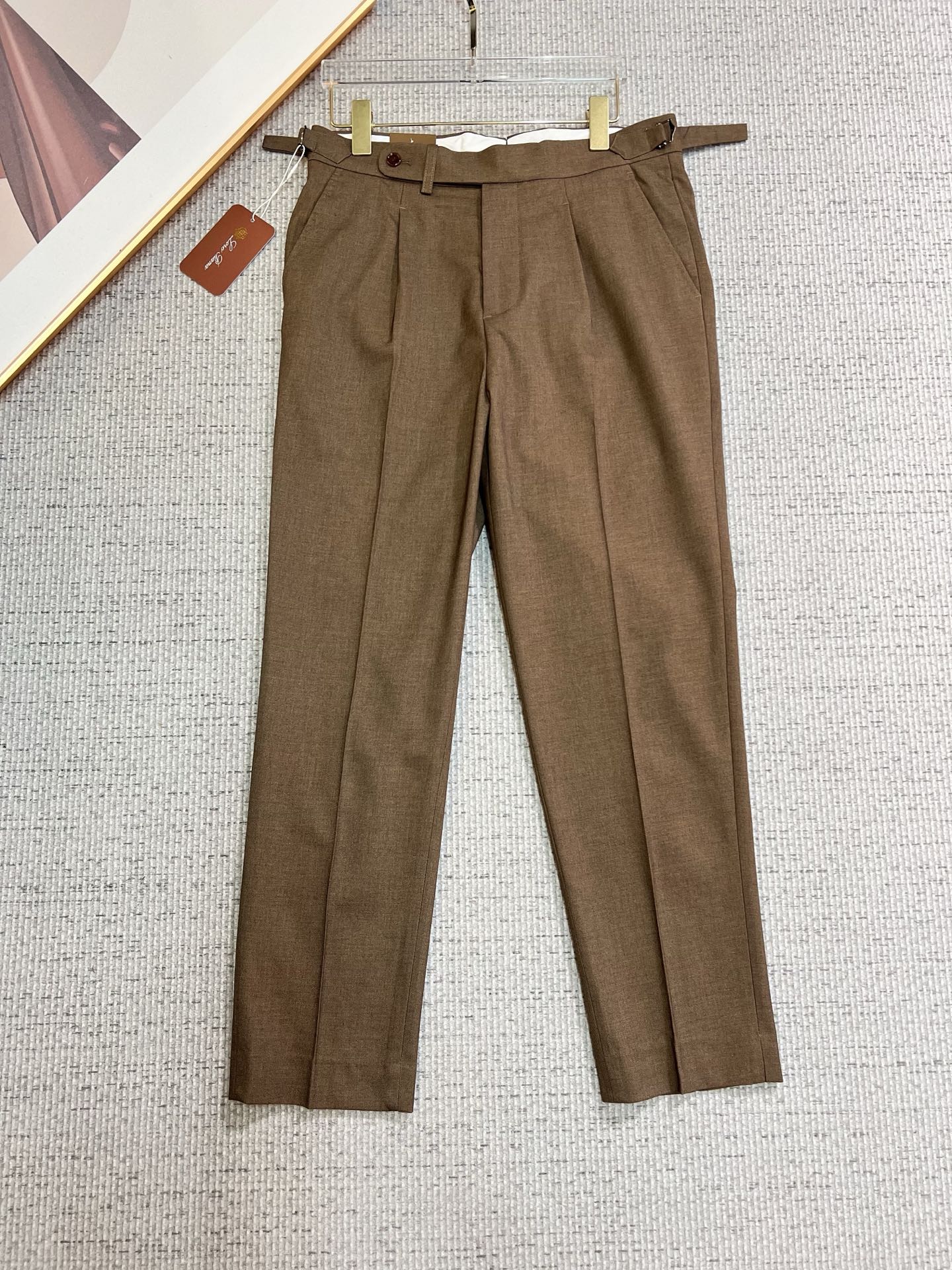 NO:703735,[Supports exchange after the end of the year] LP casual pants, trousers 2025SS autumn and winter new style, special fabric for advanced custom pants, customized original hardware, heavy craftsmanship, fine lathe routing, customized fabric, soft and comfortable, significant texture, exquisite accessories, great upper body effect, complete three standards, standard size 29-36, no 35,, loro piana,19860909【支持年后退换】 LP 休闲裤 西裤2025SS秋冬新款 高级定制裤子专用面料 定制原版五金 重工工艺打造 车工走线精细 定制面料 柔软舒适 质感显著 辅料精美 上身效果超赞 三标齐全 标准尺码29-36,无35,,loro piana,,Men's clothing