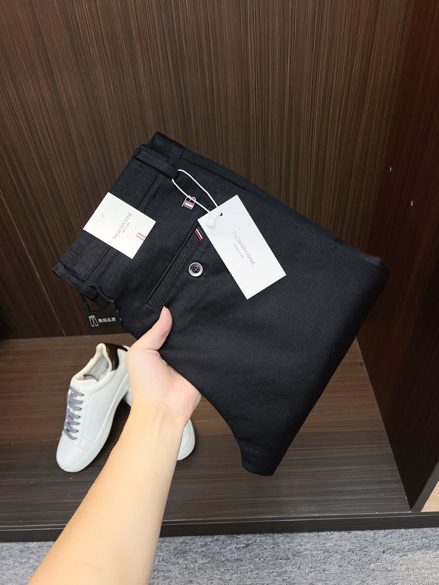 NO:691132,TB new arrival 2025 autumn and winter new products are available at counters. The best casual pants counters in physical stores are original 1:1 goods, suitable for all ages. The highest version of European imported fabrics on the market. Comfortable, soft and skin-friendly, with super upper body effect. Fashionable and versatile, straight and stylish, a wardrobe must-have!  Suitable for any occasion Size: 30-38,,19860909TB 新款来袭2025秋冬新款新品 专柜有售 实体店极品休闲裤专柜原版1:1好货,适合各个年龄段.市场最高版本的欧洲进口面料.舒适柔软亲肤,上身效果超级棒时尚百搭,笔挺有型,衣橱必备！适合任何场合穿着 尺码:30-38,,,Men's clothing