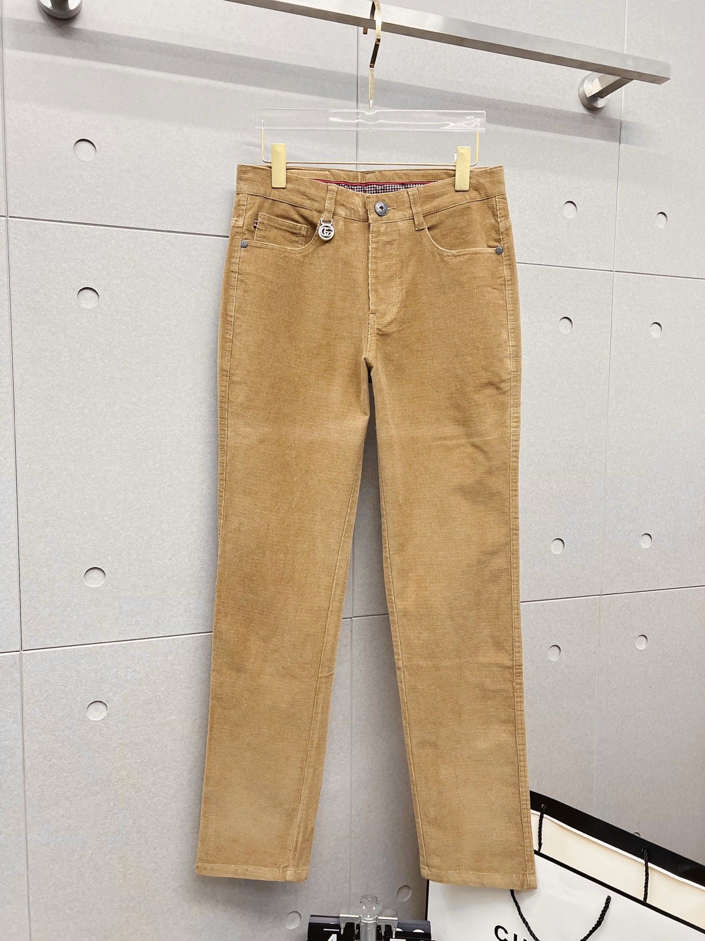 NO:610659,GUCCI Gucci new arrivals 2025 autumn and winter new products are available at counters. The best casual pants counters in physical stores are original 1:1 good products, suitable for all ages. The highest version of European imported fabrics on the market. Comfortable, soft and skin-friendly, the upper body effect is super fashionable and versatile, straight and stylish, a wardrobe must-have!  Suitable for any occasion. Sizes: 30-38, gucci, alexander wang19860909GUCCI 古奇 新款来袭2025秋冬新款新品 专柜有售 实体店极品休闲裤专柜原版1:1好货,适合各个年龄段.市场最高版本的欧洲进口面料.舒适柔软亲肤,上身效果超级棒时尚百搭,笔挺有型,衣橱必备！适合任何场合穿着 尺码:30-38,,gucci,alexander wang,Men's clothing