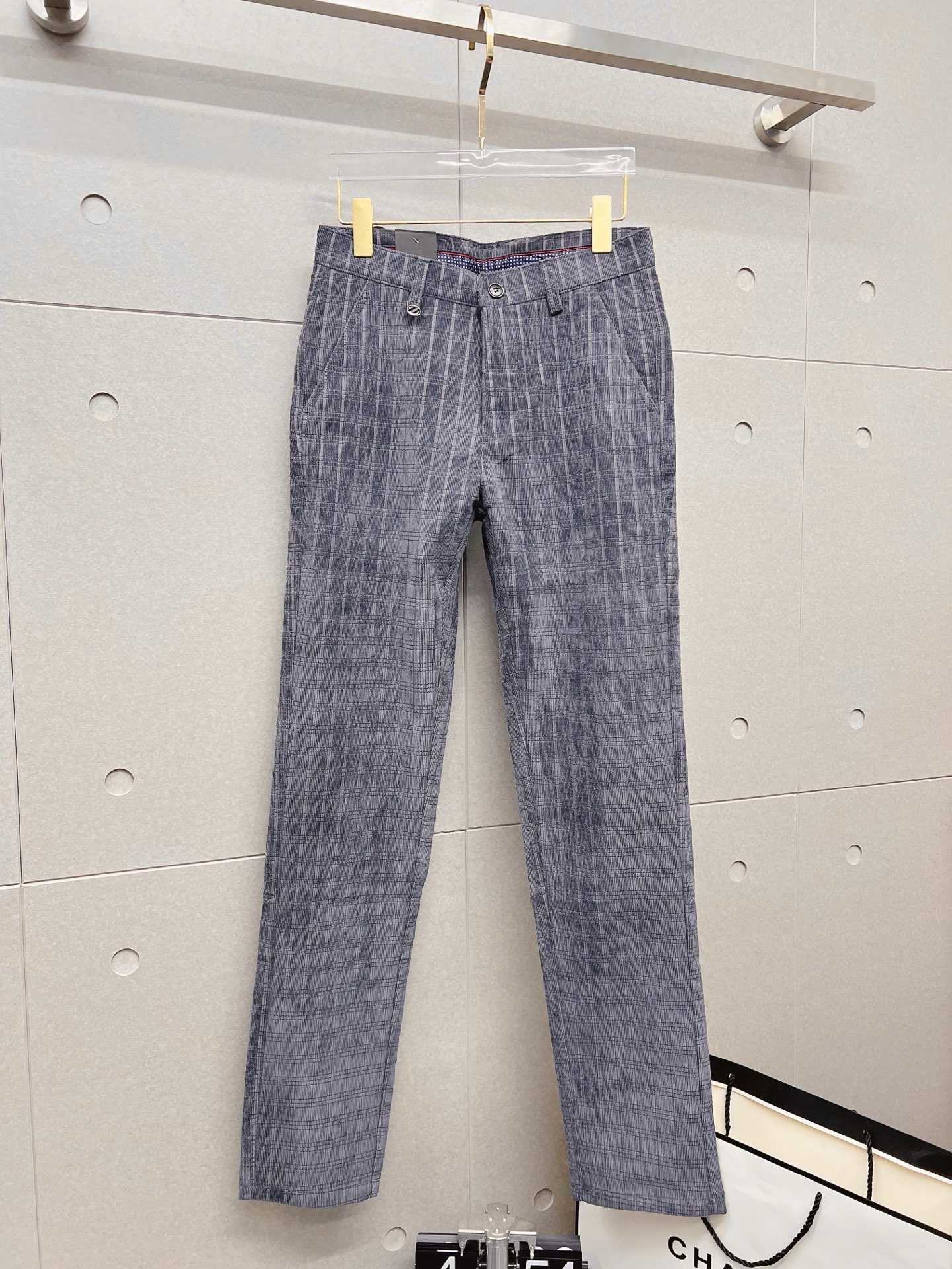 NO:610654,Ermenegildo Zegna's new arrivals, 2025 autumn and winter new products, are available at counters. The best casual pants counters in physical stores are original 1:1 good products, suitable for all ages. The highest version of European imported fabrics on the market. Comfortable, soft and skin-friendly, with super upper body effects, fashionable and versatile, straight and stylish, a wardrobe must-have!  Suitable for any occasion. Sizes: 30-38, zegna, alexander wang19860909杰尼亚 新款来袭2025秋冬新款新品 专柜有售 实体店极品休闲裤专柜原版1:1好货,适合各个年龄段.市场最高版本的欧洲进口面料.舒适柔软亲肤,上身效果超级棒时尚百搭,笔挺有型,衣橱必备！适合任何场合穿着 尺码:30-38,,zegna,alexander wang,Men's clothing