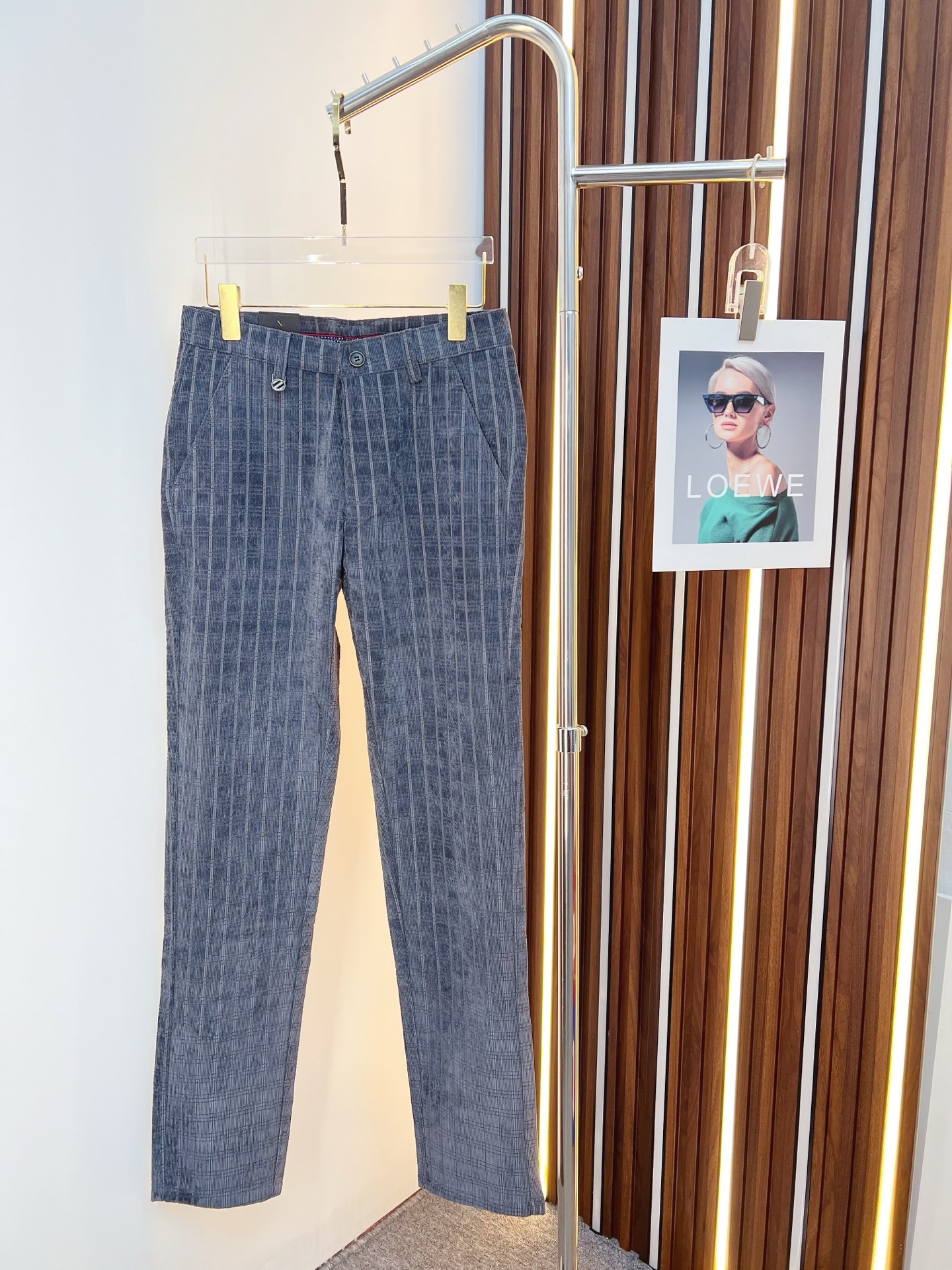 NO:655590,Ermenegildo Zegna's new arrivals, 2025 autumn and winter new products, are available at counters. The best casual pants counters in physical stores are original 1:1 good products, suitable for all ages. The highest version of European imported fabrics on the market. Comfortable, soft and skin-friendly, with super upper body effects, fashionable and versatile, straight and stylish, a wardrobe must-have!  Suitable for any occasion. Sizes: 30-38, zegna, alexander wang19860909杰尼亚 新款来袭2025秋冬新款新品 专柜有售 实体店极品休闲裤专柜原版1:1好货,适合各个年龄段.市场最高版本的欧洲进口面料.舒适柔软亲肤,上身效果超级棒时尚百搭,笔挺有型,衣橱必备！适合任何场合穿着 尺码:30-38,,zegna,alexander wang,Men's clothing