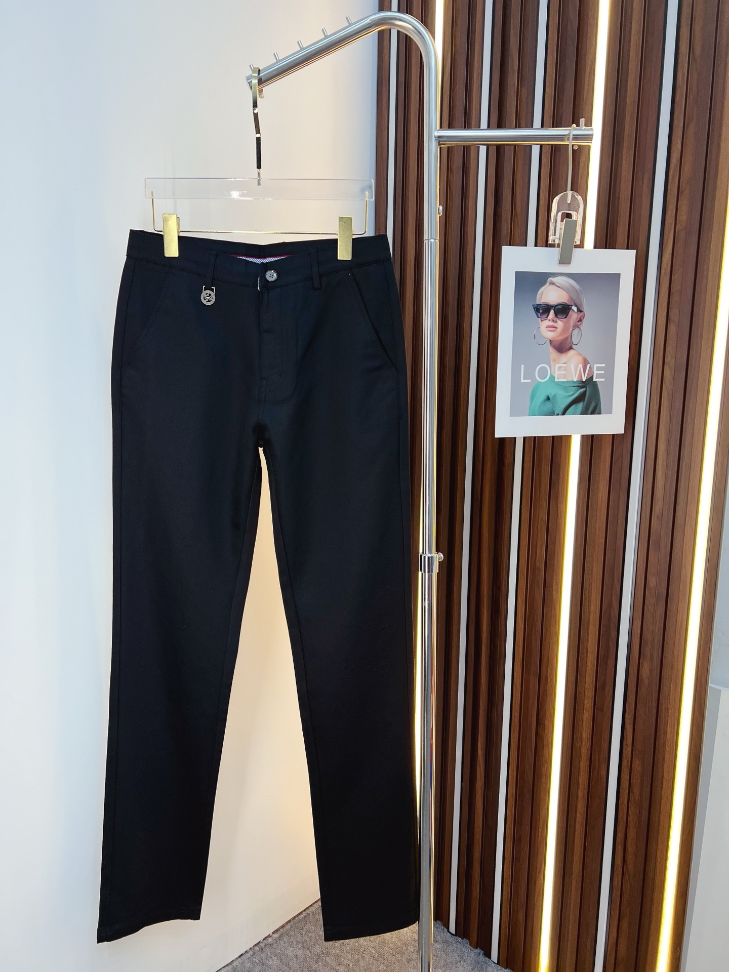 NO:655600,Arc'teryx's new arrival 2025 autumn and winter new products are available at counters. The best casual pants counters in physical stores are original 1:1 good products, suitable for all ages. The highest version of European imported fabrics on the market. Comfortable, soft and skin-friendly, the upper body effect is super fashionable and versatile, straight and stylish, a wardrobe must-have!  Suitable for any occasion. Size: 30-38, arc'teryx, alexander wang19860909始祖鸟 新款来袭2025秋冬新款新品 专柜有售 实体店极品休闲裤专柜原版1:1好货,适合各个年龄段.市场最高版本的欧洲进口面料.舒适柔软亲肤,上身效果超级棒时尚百搭,笔挺有型,衣橱必备！适合任何场合穿着 尺码:30-38,arc'teryx,alexander wang,Men's clothing