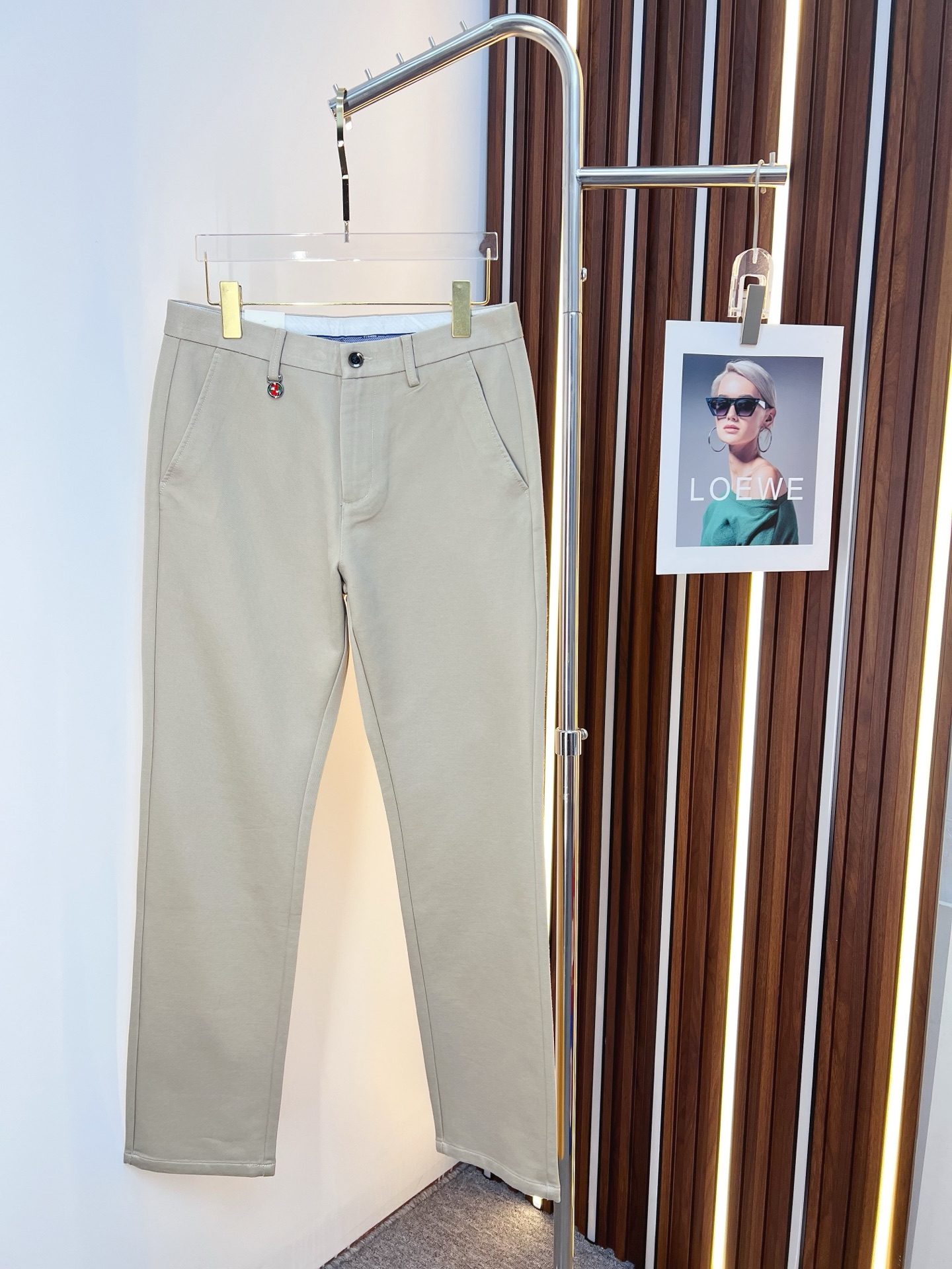 NO:655612,GUCCI Gucci new arrivals 2025 autumn and winter new products are available at counters. The best casual pants counters in physical stores are original 1:1 good products, suitable for all ages. The highest version of European imported fabrics on the market. Comfortable, soft and skin-friendly, the upper body effect is super fashionable and versatile, straight and stylish, a wardrobe must-have!  Suitable for any occasion. Sizes: 30-38, gucci, alexander wang19860909GUCCI 古奇 新款来袭2025秋冬新款新品 专柜有售 实体店极品休闲裤专柜原版1:1好货,适合各个年龄段.市场最高版本的欧洲进口面料.舒适柔软亲肤,上身效果超级棒时尚百搭,笔挺有型,衣橱必备！适合任何场合穿着 尺码:30-38,,gucci,alexander wang,Men's clothing