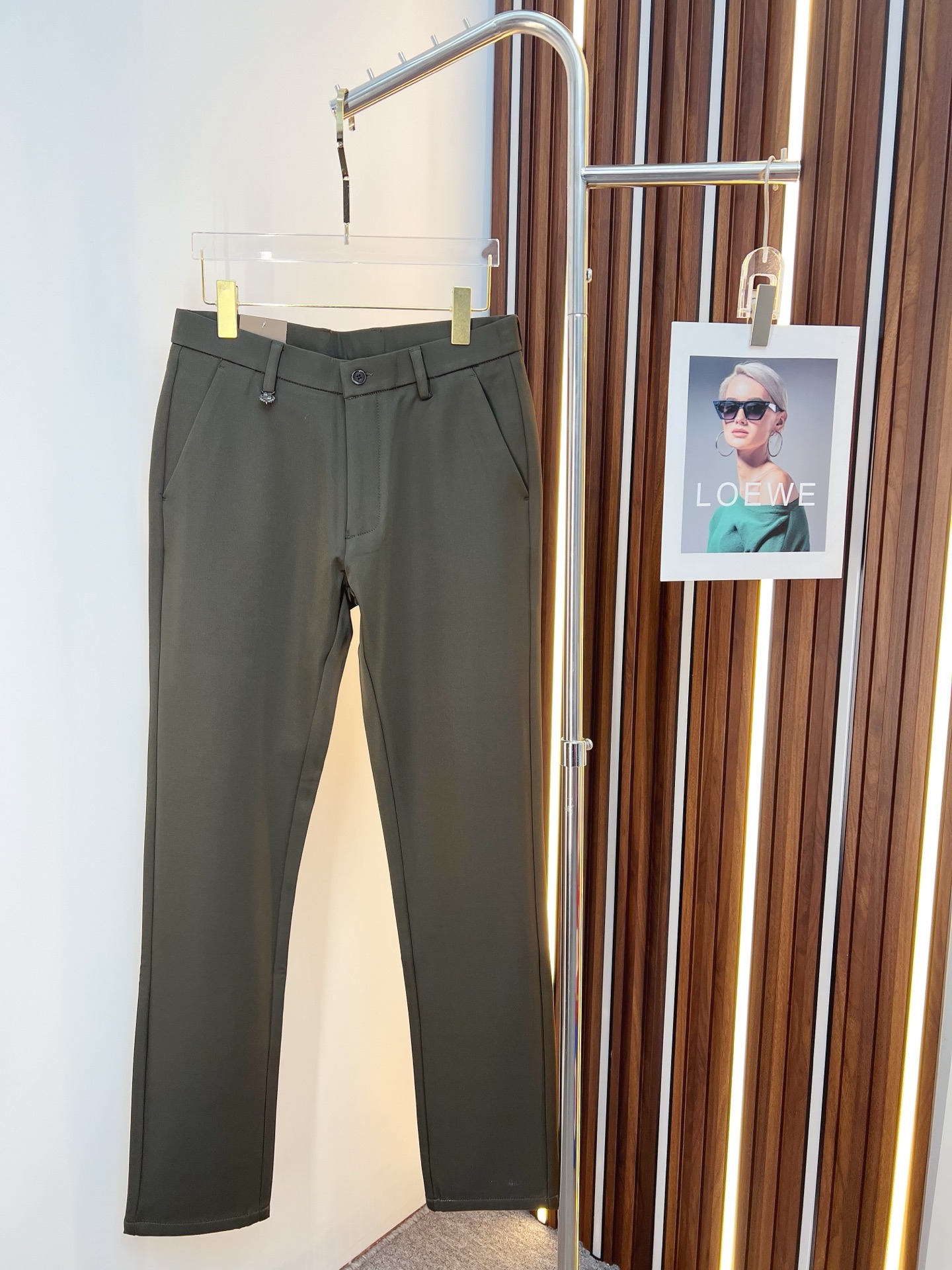 NO:655572,LP new arrival 2025 autumn and winter new products are available at counters. The best casual pants counters in physical stores are original 1:1 goods, suitable for all ages. The highest version of European imported fabrics on the market. Comfortable, soft and skin-friendly, with super upper body effect. Fashionable and versatile, straight and stylish, a wardrobe must-have!  Suitable for any occasion. Size: 30-38, loro piana, alexander wang19860909LP 新款来袭2025秋冬新款新品 专柜有售 实体店极品休闲裤专柜原版1:1好货,适合各个年龄段.市场最高版本的欧洲进口面料.舒适柔软亲肤,上身效果超级棒时尚百搭,笔挺有型,衣橱必备！适合任何场合穿着 尺码:30-38,,loro piana,alexander wang,Men's clothing