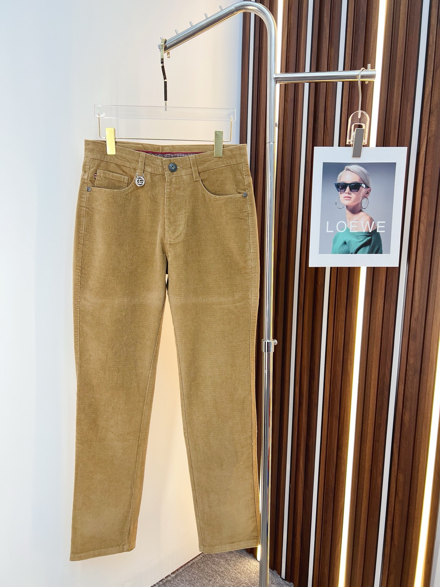 NO:655586,GUCCI Gucci new arrivals 2025 autumn and winter new products are available at counters. The best casual pants counters in physical stores are original 1:1 good products, suitable for all ages. The highest version of European imported fabrics on the market. Comfortable, soft and skin-friendly, the upper body effect is super fashionable and versatile, straight and stylish, a wardrobe must-have!  Suitable for any occasion. Sizes: 30-38, gucci, alexander wang19860909GUCCI 古奇 新款来袭2025秋冬新款新品 专柜有售 实体店极品休闲裤专柜原版1:1好货,适合各个年龄段.市场最高版本的欧洲进口面料.舒适柔软亲肤,上身效果超级棒时尚百搭,笔挺有型,衣橱必备！适合任何场合穿着 尺码:30-38,,gucci,alexander wang,Men's clothing