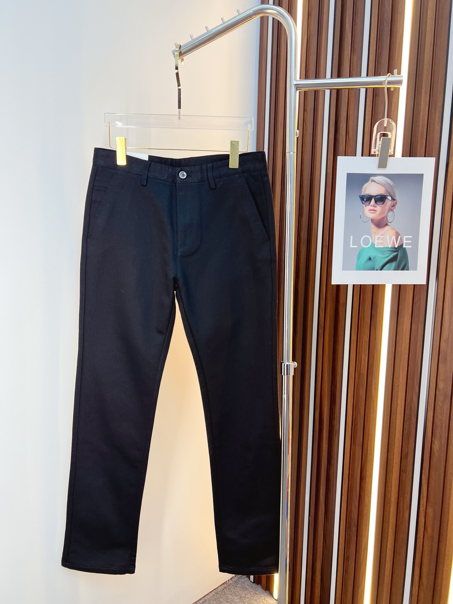 NO:655601,TB new arrival 2025 autumn and winter new products are available at counters. The best casual pants counters in physical stores are original 1:1 goods, suitable for all ages. The highest version of European imported fabrics on the market. Comfortable, soft and skin-friendly, with super upper body effect. Fashionable and versatile, straight and stylish, a wardrobe must-have!  Suitable for any occasion. Size: 30-38, alexander wang19860909TB 新款来袭2025秋冬新款新品 专柜有售 实体店极品休闲裤专柜原版1:1好货,适合各个年龄段.市场最高版本的欧洲进口面料.舒适柔软亲肤,上身效果超级棒时尚百搭,笔挺有型,衣橱必备！适合任何场合穿着 尺码:30-38,,alexander wang,Men's clothing