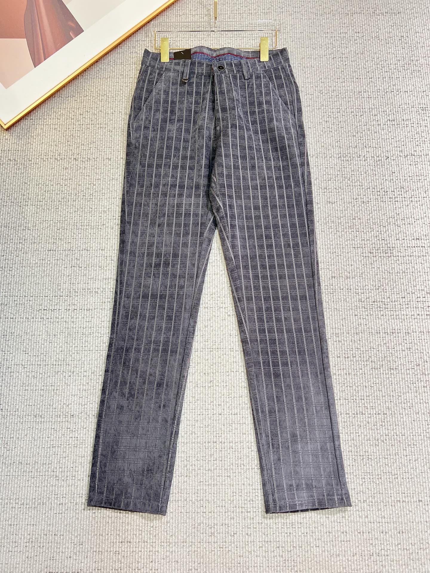 NO:549822,The new style is coming to 2025 autumn and winter new products, available for sale in the counter. The original 1:1 product for physical store top casual pants, suitable for all ages. The highest version of the imported European fabric in the market is comfortable, soft and skin-friendly, with super cool and fashionable and versatile upper body effect, straight and stylish, a must-have for the wardrobe!  Suitable for any occasion Size: 30-38, zegna,alexander wang19860909杰尼亚 新款来袭2025秋冬新款新品 专柜有售 实体店极品休闲裤专柜原版1:1好货,适合各个年龄段.市场最高版本的欧洲进口面料.舒适柔软亲肤,上身效果超级棒时尚百搭,笔挺有型,衣橱必备！适合任何场合穿着 尺码:30-38,,zegna,alexander wang,Men's clothing