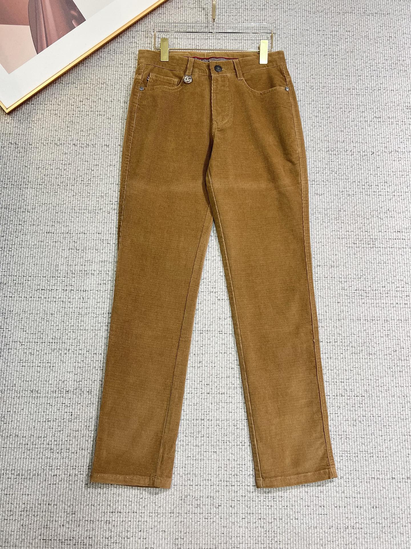 NO:549836,GUCCI New models are coming 2025 autumn and winter new products, available for sale in counters. The original 1:1 product for physical store top casual pants, suitable for all ages. The highest version of the imported European fabric in the market is comfortable, soft and skin-friendly, with super cool and fashionable and versatile upper body effect, straight and stylish, a must-have for the wardrobe!  Suitable for any occasion Size: 30-38, gucci, alexander wang19860909GUCCI 古奇 新款来袭2025秋冬新款新品 专柜有售 实体店极品休闲裤专柜原版1:1好货,适合各个年龄段.市场最高版本的欧洲进口面料.舒适柔软亲肤,上身效果超级棒时尚百搭,笔挺有型,衣橱必备！适合任何场合穿着 尺码:30-38,,gucci,alexander wang,Men's clothing