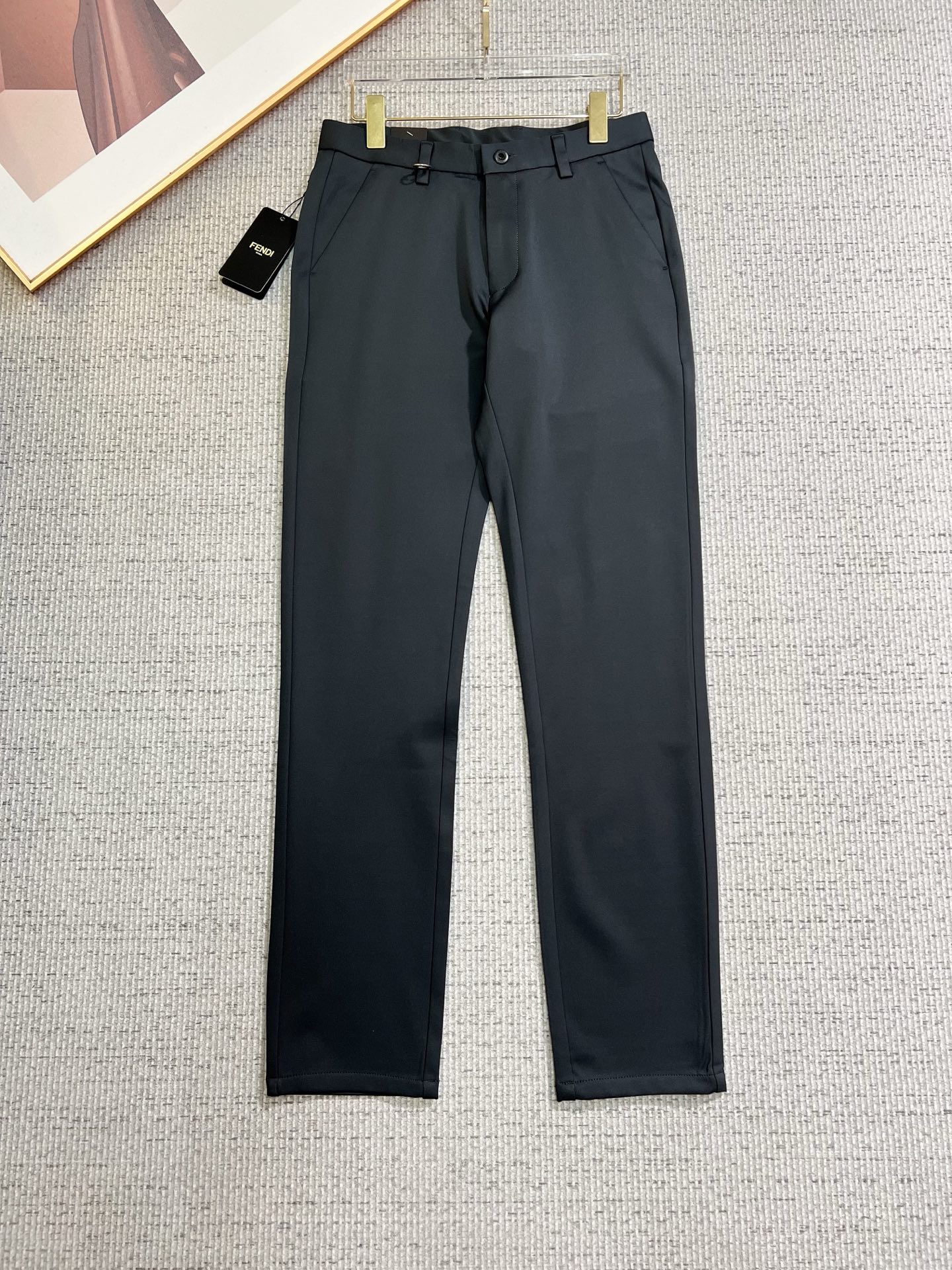 NO:549840,FENDI New models are coming in 2025 autumn and winter new products, available for sale in counters. The original 1:1 product for physical store top casual pants, suitable for all ages. The highest version of European imported fabrics in the market. They are comfortable, soft and skin-friendly, with super cool and fashionable and versatile upper body effect, straight and stylish, a must-have for the wardrobe!  Suitable for any occasion Size: 30-38, fendi, fendi, alexander wang19860909FENDI 芬迪 新款来袭2025秋冬新款新品 专柜有售 实体店极品休闲裤专柜原版1:1好货,适合各个年龄段.市场最高版本的欧洲进口面料.舒适柔软亲肤,上身效果超级棒时尚百搭,笔挺有型,衣橱必备！适合任何场合穿着 尺码:30-38,,fendi,fendi,alexander wang,Men's clothing