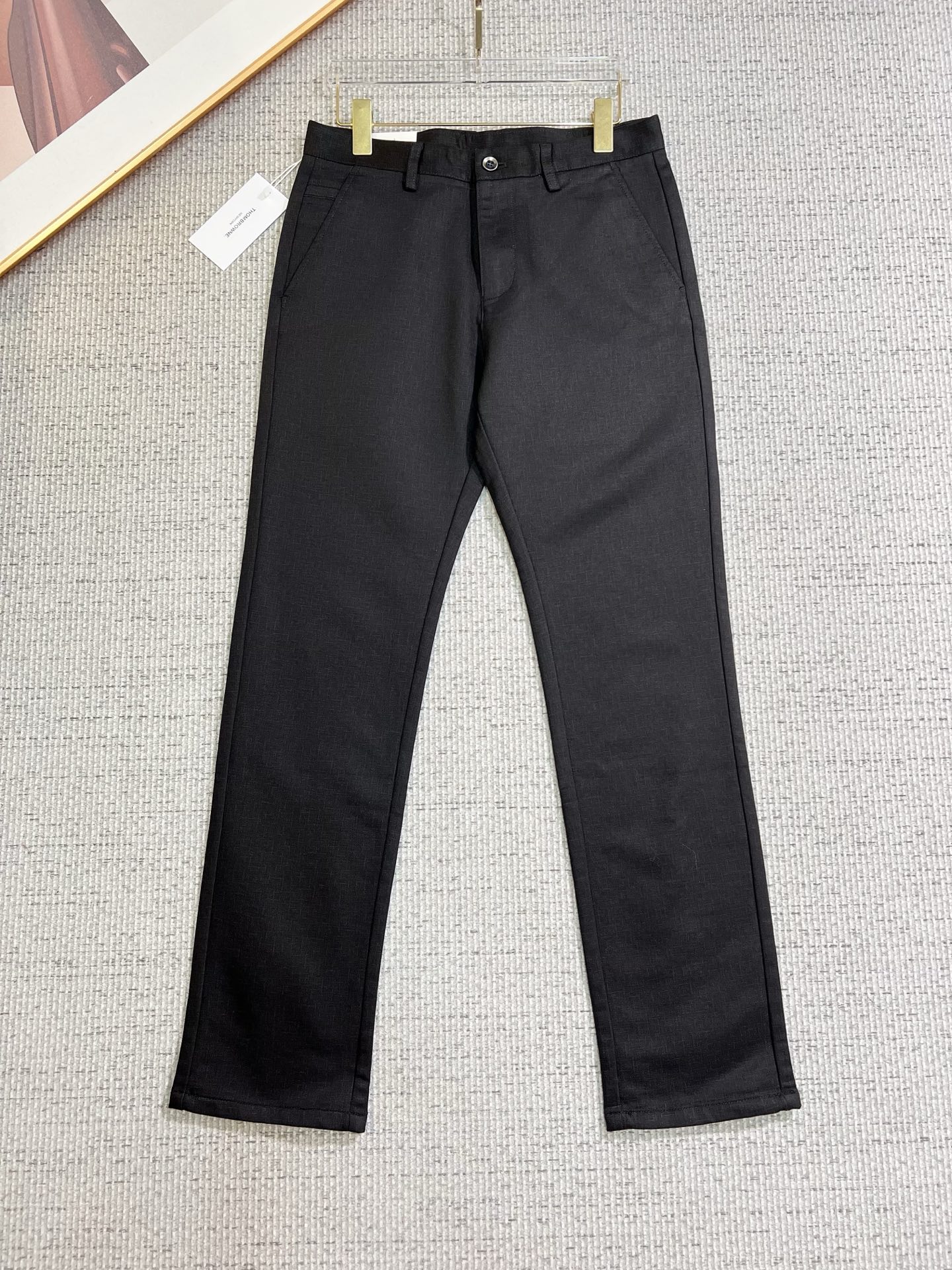 NO:549850,TB new models are coming in 2025 autumn and winter new products. A counter is available. The original 1:1 product for physical store top casual pants, suitable for all ages. The highest version of European imported fabrics is comfortable, soft and skin-friendly, with super cool and fashionable and versatile upper body effect, straight and stylish, a must-have for the wardrobe!  Suitable for any occasion Size: 30-38, alexander wang19860909TB 新款来袭2025秋冬新款新品 专柜有售 实体店极品休闲裤专柜原版1:1好货,适合各个年龄段.市场最高版本的欧洲进口面料.舒适柔软亲肤,上身效果超级棒时尚百搭,笔挺有型,衣橱必备！适合任何场合穿着 尺码:30-38,,alexander wang,Men's clothing