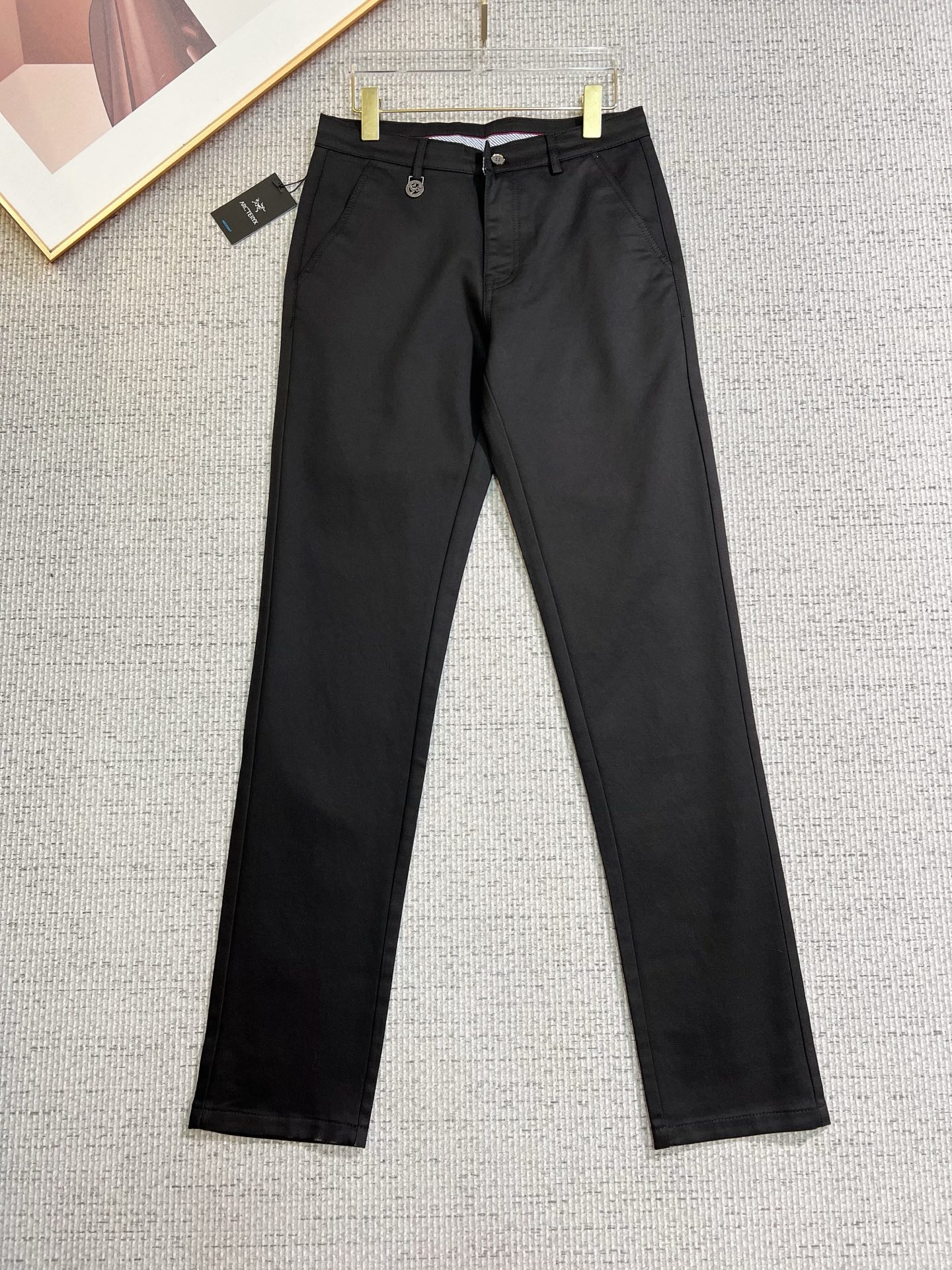 NO:549873,Archaeopteryx is coming new 2025 autumn and winter new products, available for sale in counters. The original 1:1 product for physical store top casual pants, suitable for all ages. The highest version of the imported European fabric in the market is comfortable, soft and skin-friendly, with super cool and fashionable and versatile upper body effect, straight and stylish, a must-have for the wardrobe!  Suitable for any occasion Size: 30-38,arc'teryx,alexander wang19860909始祖鸟 新款来袭2025秋冬新款新品 专柜有售 实体店极品休闲裤专柜原版1:1好货,适合各个年龄段.市场最高版本的欧洲进口面料.舒适柔软亲肤,上身效果超级棒时尚百搭,笔挺有型,衣橱必备！适合任何场合穿着 尺码:30-38,arc'teryx,alexander wang,Men's clothing