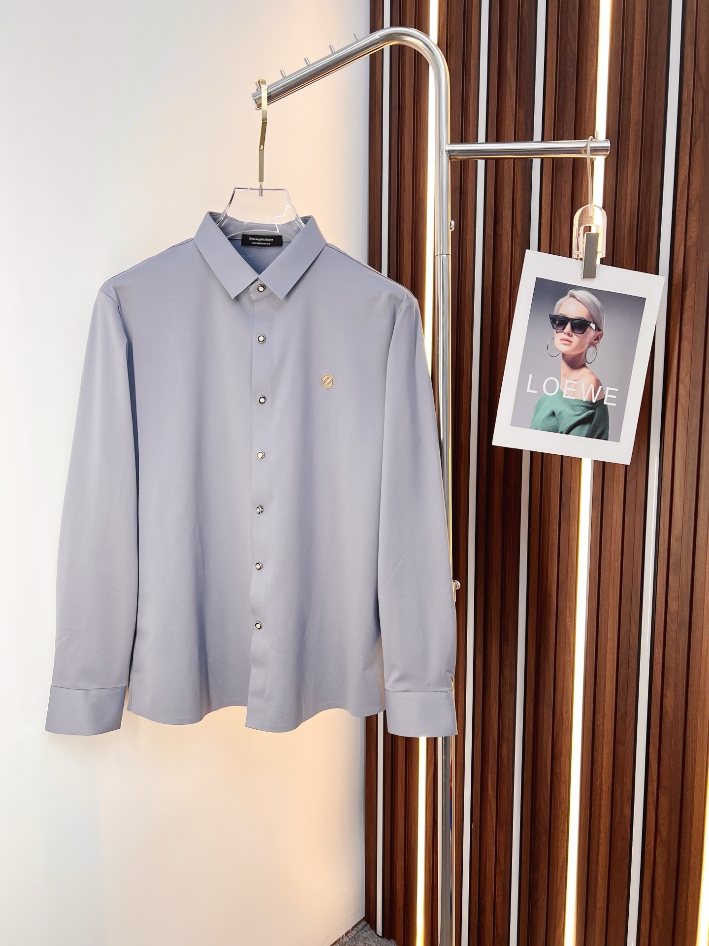 NO:625725,Ermenegildo Zegna men's shirts, business casual slim long-sleeved shirts!  A must-have for all men, suitable for both business and leisure!  Early autumn limited edition model with urban business temperament!  It is a very rare counter OEM to order directly to the counter. It is not a problem to save thousands. The tailoring of the shirt is even more precise and plastic. Every man's upper body and back will feel as if he has been tailor-made!  There is no need for too many primary color decorations. For men, simplicity is its own charm!  Made from imported organic cotton, the shape is more crisp and natural, the touch is extremely comfortable, and the fit is excellent!  T size M-3xL,,zegna,shirts,alexander wang19860909杰尼亚 男士衬衫,商务休闲修身款长袖衬衣！ 所有男士必不可缺的一款,宜商务 宜休闲！早秋限量新款,都市商务气质款！ 非常稀有的专柜代工直供柜台的订单,省个大几千不是问题,衬衫的版型剪裁更是精剪塑性,任何一个男士上身后都犹如量身定做一般！不需要过多的原色装饰,对于男士来说极简便是自身魅力！ 客供进口有机棉打造,更显版型的挺括自然, 触感极为舒适,贴身性能绝佳！T尺码M-3xL,,zegna,shirts,alexander wang,Men's clothing