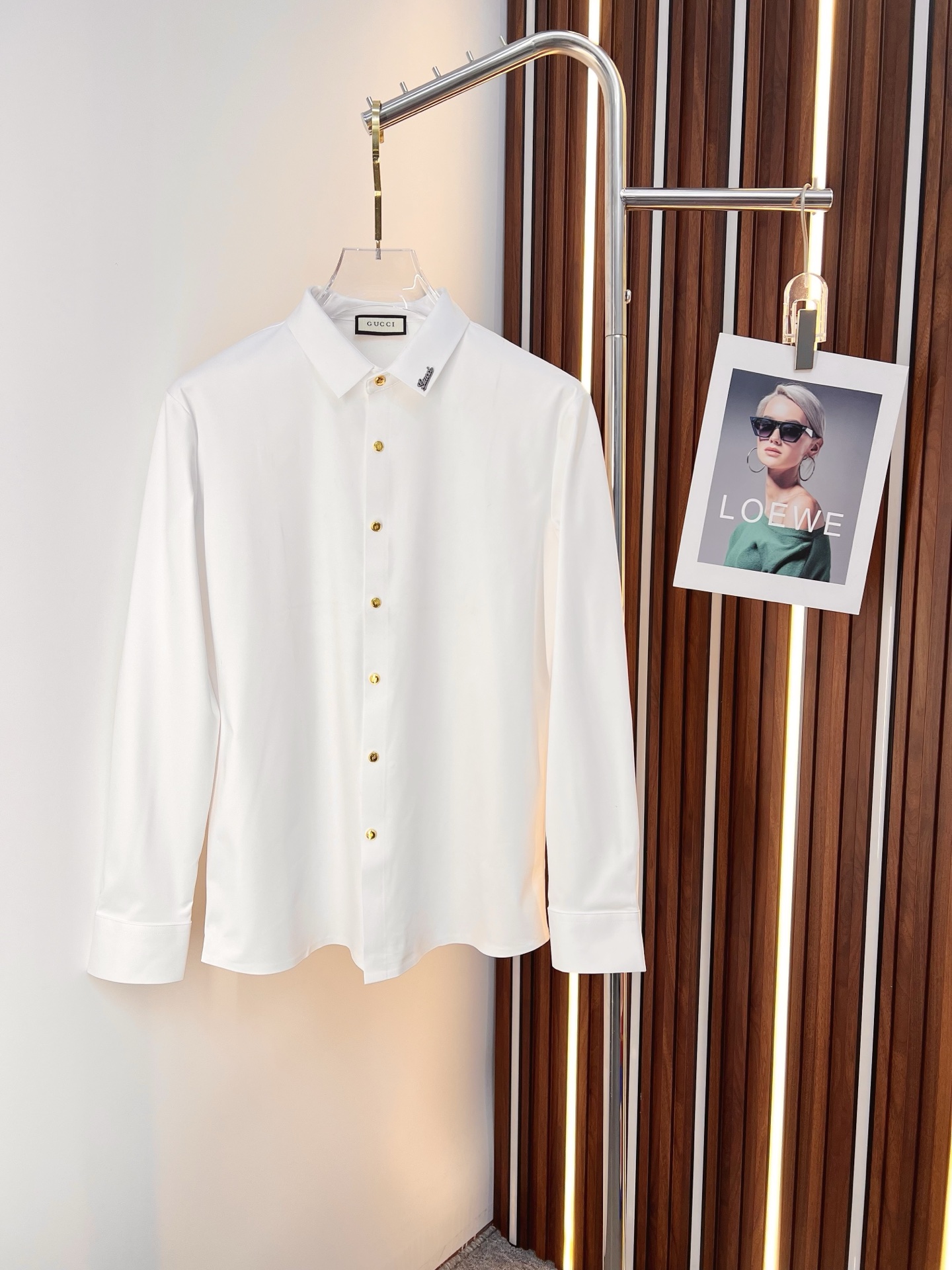 NO:625681,GUCCI men's shirt, business casual slim long-sleeved shirt!  A must-have for all men, suitable for both business and leisure!  Early autumn limited edition model with urban business temperament!  It is a very rare counter OEM to order directly to the counter. It is not a problem to save thousands. The tailoring of the shirt is even more precise and plastic. Every man's upper body and back will feel as if he has been tailor-made!  There is no need for too many primary color decorations. For men, simplicity is its own charm!  Made from imported organic cotton, the shape is more crisp and natural, the touch is extremely comfortable, and the fit is excellent!  T size M-3xL,,gucci,shirts,alexander wang19860909GUCCI 古奇 男士衬衫,商务休闲修身款长袖衬衣！ 所有男士必不可缺的一款,宜商务 宜休闲！早秋限量新款,都市商务气质款！ 非常稀有的专柜代工直供柜台的订单,省个大几千不是问题,衬衫的版型剪裁更是精剪塑性,任何一个男士上身后都犹如量身定做一般！不需要过多的原色装饰,对于男士来说极简便是自身魅力！ 客供进口有机棉打造,更显版型的挺括自然, 触感极为舒适,贴身性能绝佳！T尺码M-3xL,,gucci,shirts,alexander wang,Men's clothing