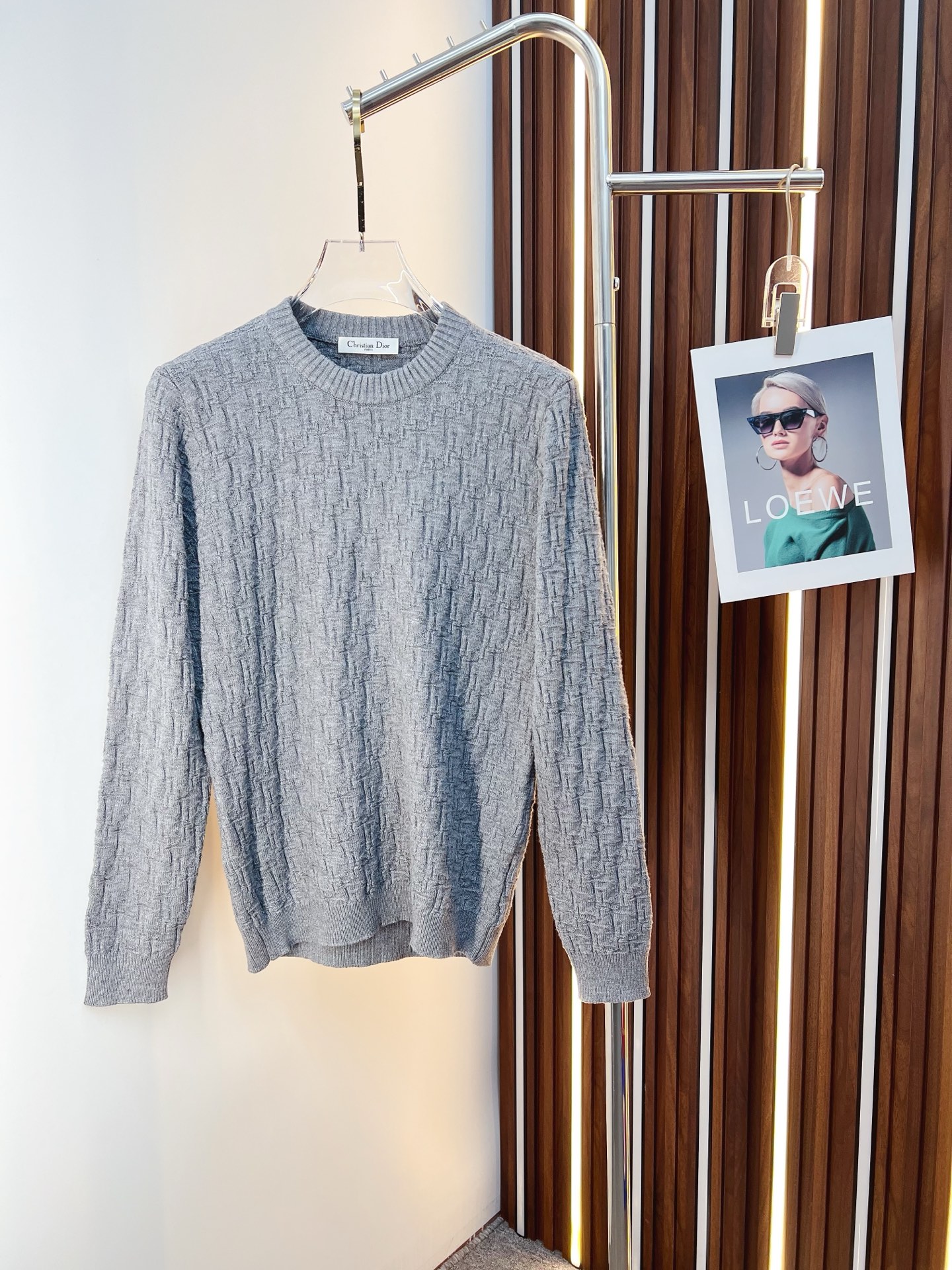 NO:615045,Dior Dior's 2025 autumn and winter new wool sweater. High-quality Italian imported wool blended fabrics, high-density knitting, fashionable and versatile sweater, very handsome. The classic logo is more durable and less likely to deform. The counter version can be easily held in various styles. The classic fashion style that is sought after every year has become popular all over the world!  Size M-3XL (please state your height and weight when placing an order), dior, dior, sweaters, alexander wang19860909Dior 迪奥 2025秋冬新款羊毛毛衣 高品质意大利进口羊毛混纺面料,高密度针织,时尚百搭毛衣,帅气十足.经典Logo标志 更耐穿更加不易变形,专柜版型,各种风格都能轻松Hold住,年年被追捧的经典时尚款 已经风靡全球！ 码数M-3XL(下单请报身高体重),,dior,dior,sweaters,alexander wang,Men's clothing