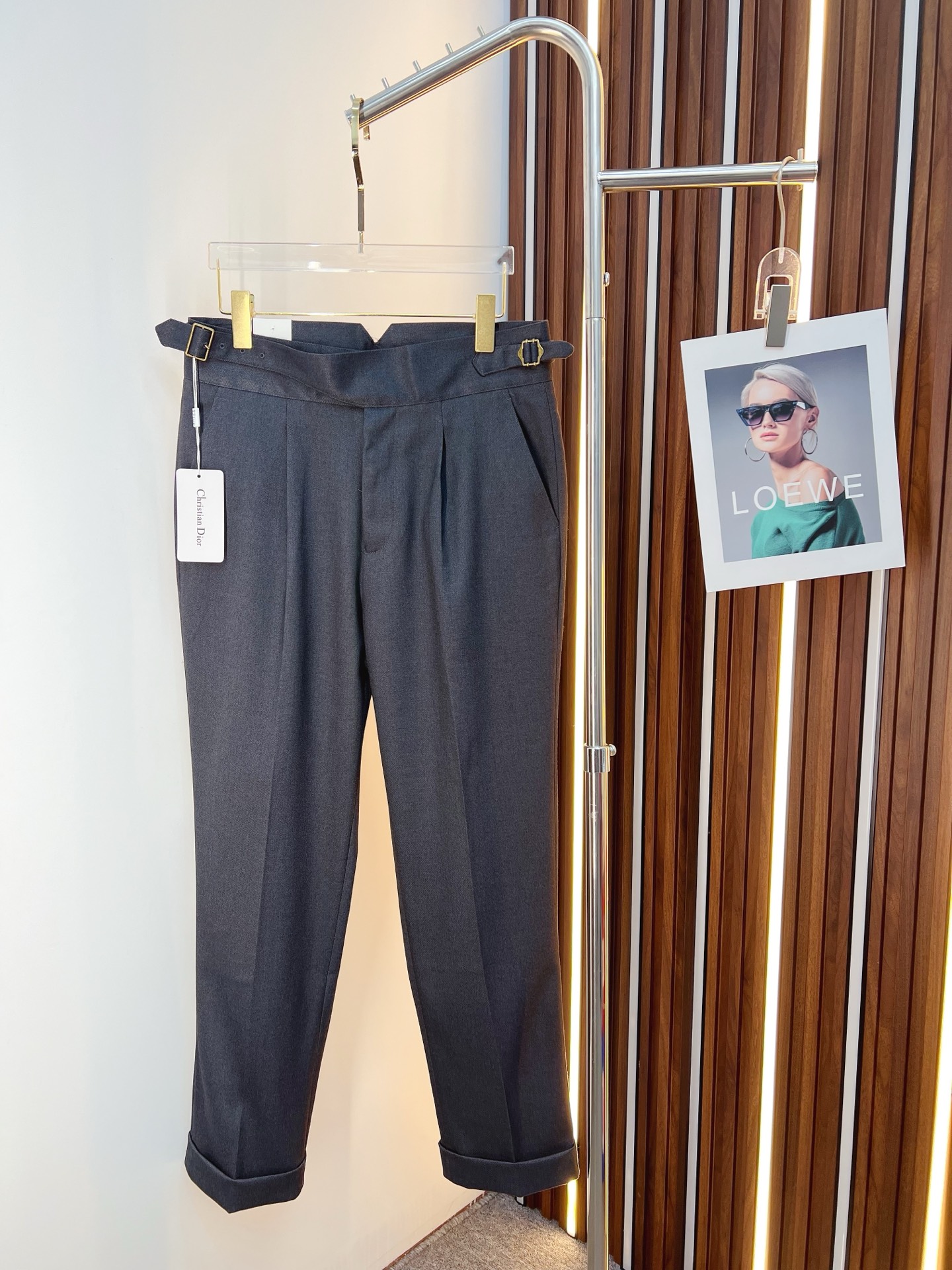 NO:615094,Dior Dior casual pants and trousers 2025SS autumn and winter new style, special fabric for advanced custom pants, customized original hardware, heavy craftsmanship, fine turning and wiring, customized fabric, soft and comfortable, significant texture, exquisite accessories, great upper body effect, complete three standards, standard size 29-36, no 35,, dior, dior, alexander wang19860909Dior 迪奥 休闲裤 西裤2025SS秋冬新款 高级定制裤子专用面料 定制原版五金 重工工艺打造 车工走线精细 定制面料 柔软舒适 质感显著 辅料精美 上身效果超赞 三标齐全 标准尺码29-36,无35,,dior,dior,alexander wang,Men's clothing