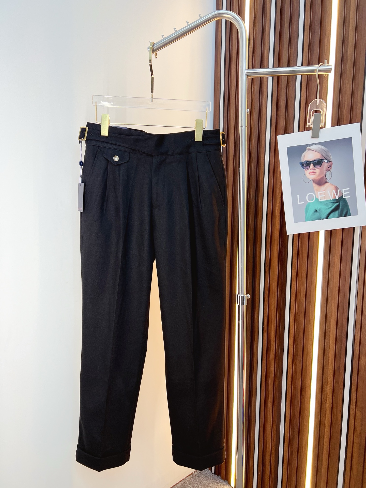 NO:615102,LV casual pants, trousers 2025SS autumn and winter new style, special fabric for advanced custom pants, customized original hardware, heavy craftsmanship, fine lathe wiring, customized fabric, soft and comfortable, significant texture, exquisite accessories, excellent upper body effect, complete three standards, standard size 29-36, no 35,, louis vuitton, alexander wang19860909LV 休闲裤 西裤2025SS秋冬新款 高级定制裤子专用面料 定制原版五金 重工工艺打造 车工走线精细 定制面料 柔软舒适 质感显著 辅料精美 上身效果超赞 三标齐全 标准尺码29-36,无35,,louis vuitton,alexander wang,Men's clothing