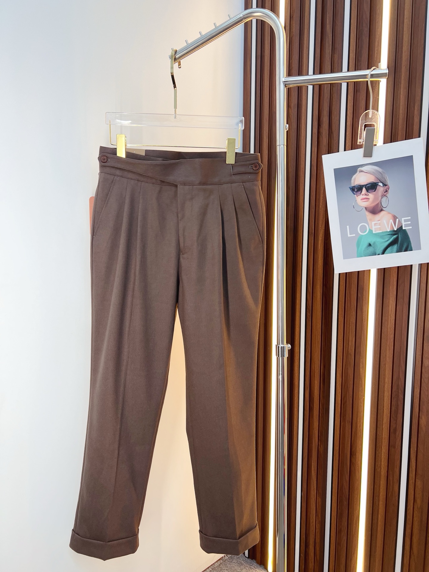 NO:615106,LP Casual Pants, Western Pants 2025SS Autumn and Winter New Style, Special Fabric for Advanced Customized Pants, Customized Original Hardware, Heavy Craftsmanship, Fine Turning, Customized Fabric, Soft and Comfortable, Remarkable Texture, Exquisite Accessories, Excellent Upper Body Effect, Complete Three Standards, Standard Sizes 29-36, No 35,,loro piana,alexander wang19860909LP 休闲裤 西裤2025SS秋冬新款 高级定制裤子专用面料 定制原版五金 重工工艺打造 车工走线精细 定制面料 柔软舒适 质感显著 辅料精美 上身效果超赞 三标齐全 标准尺码29-36,无35,,loro piana,alexander wang,Men's clothing