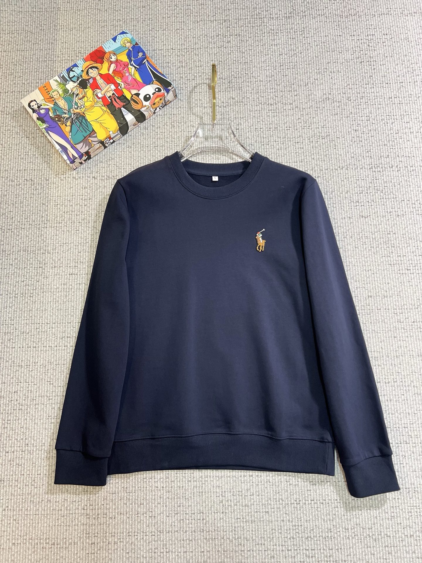 NO:731235,[Supports exchange after the year] POLO Paul 2025 autumn and winter new design sweatshirt official website synchronization!  This T-shirt combines minimalist design and exquisite details. The oversize trim is reminiscent of Tyrolean dress details, calling for modern ideas, creating a different conceptual pattern, and injecting rich connotations into traditional cotton T-shirts. The LOGO on the front graphic webbing is unique and shows the brand's nobility. It highlights the style of a big brand, sets off the minimalist design style, and reveals the elegance at a glance!  As a brand that pursues design and tailoring techniques, the materials used will never disappoint!  The body of this shirt is made of Solona cotton blended gram fabric, which is noble and exquisite. The cotton surface is full, soft and skin-friendly. In short, such a classic style is a must-have for autumn and winter!  M-4XL,,versace,hoodie,sweatshirts,tees,t-shirt,19860909【支持年后退换】 POLO 保罗 2025秋冬 新款设计感卫衣 官网同步！这款T恤极简主义设计和精美细节于一身.Oversize饰边引人联想蒂罗尔着装细节,召唤摩登新意,造就不同以往的概念化图案,为传统棉质T恤注入丰盈内涵.前幅图形织带车出的LOGO,别具一番特色,更显品牌尊贵 彰显大牌风范,衬托出了极简主义的设计风格,把优雅风展露的一览无余！ 作为一个追求设计感和裁剪工艺的品牌,用料永远不会让人失望！本款衫身采用索洛纳棉混纺 克面料,高贵精致,布面棉质饱满柔软亲肤 总之这么经典的款,秋冬必备！M-4XL,,versace,hoodie,sweatshirts,tees，t-shirt,,Men's clothing