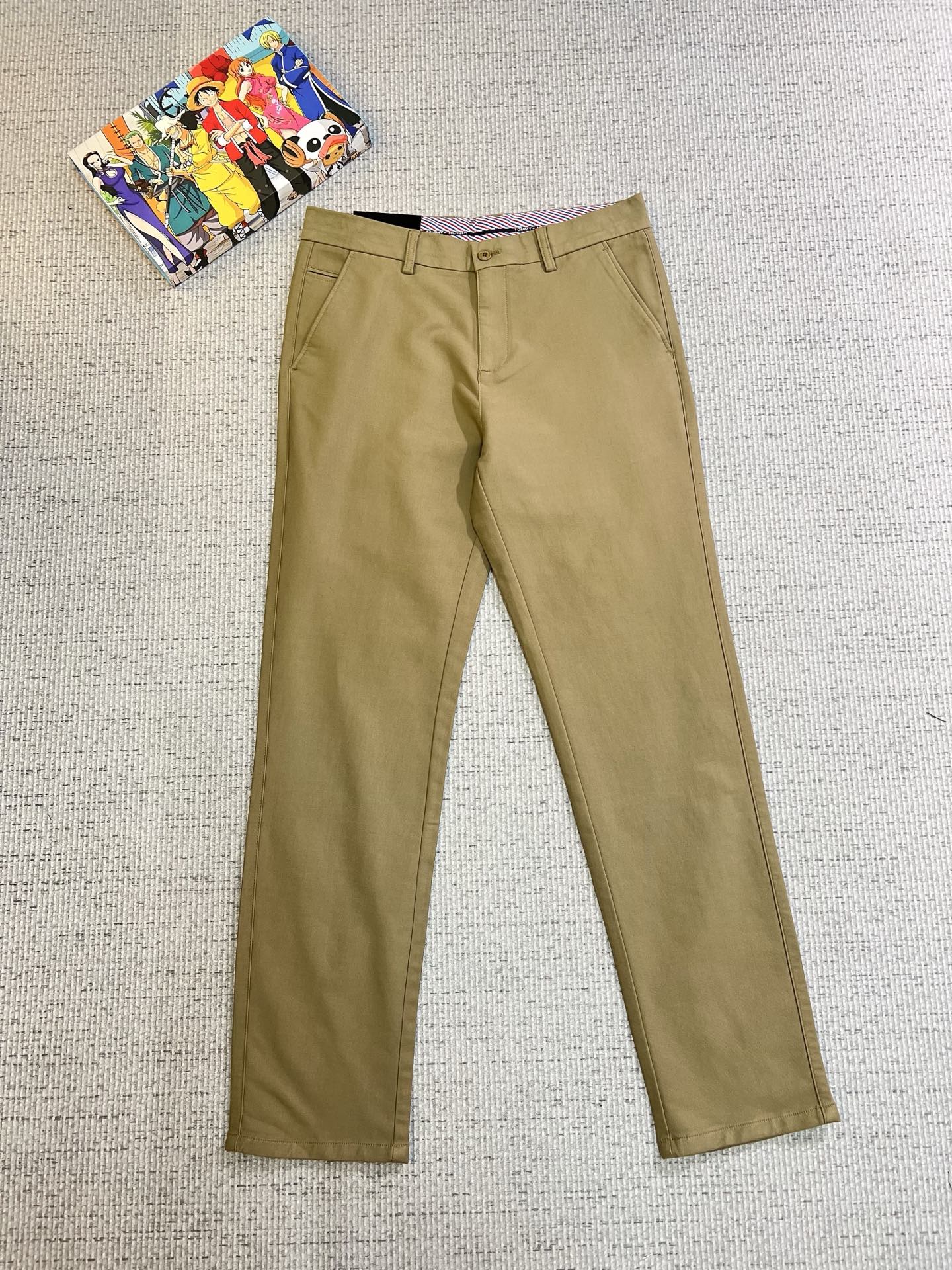 NO:612890,TOMMY casual pants, trousers 2025SS autumn and winter new style, special fabric for advanced custom trousers, customized original hardware, heavy craftsmanship, fine turning and routing, customized fabric, soft and comfortable, significant texture, exquisite accessories, great upper body effect, complete three standards, standard size 30-40,,tom ford,alexander wang19860909TOMMY 汤米 休闲裤 西裤2025SS秋冬新款 高级定制裤子专用面料 定制原版五金 重工工艺打造 车工走线精细 定制面料 柔软舒适 质感显著 辅料精美 上身效果超赞 三标齐全 标准尺码30-40,,tom ford,alexander wang,Men's clothing